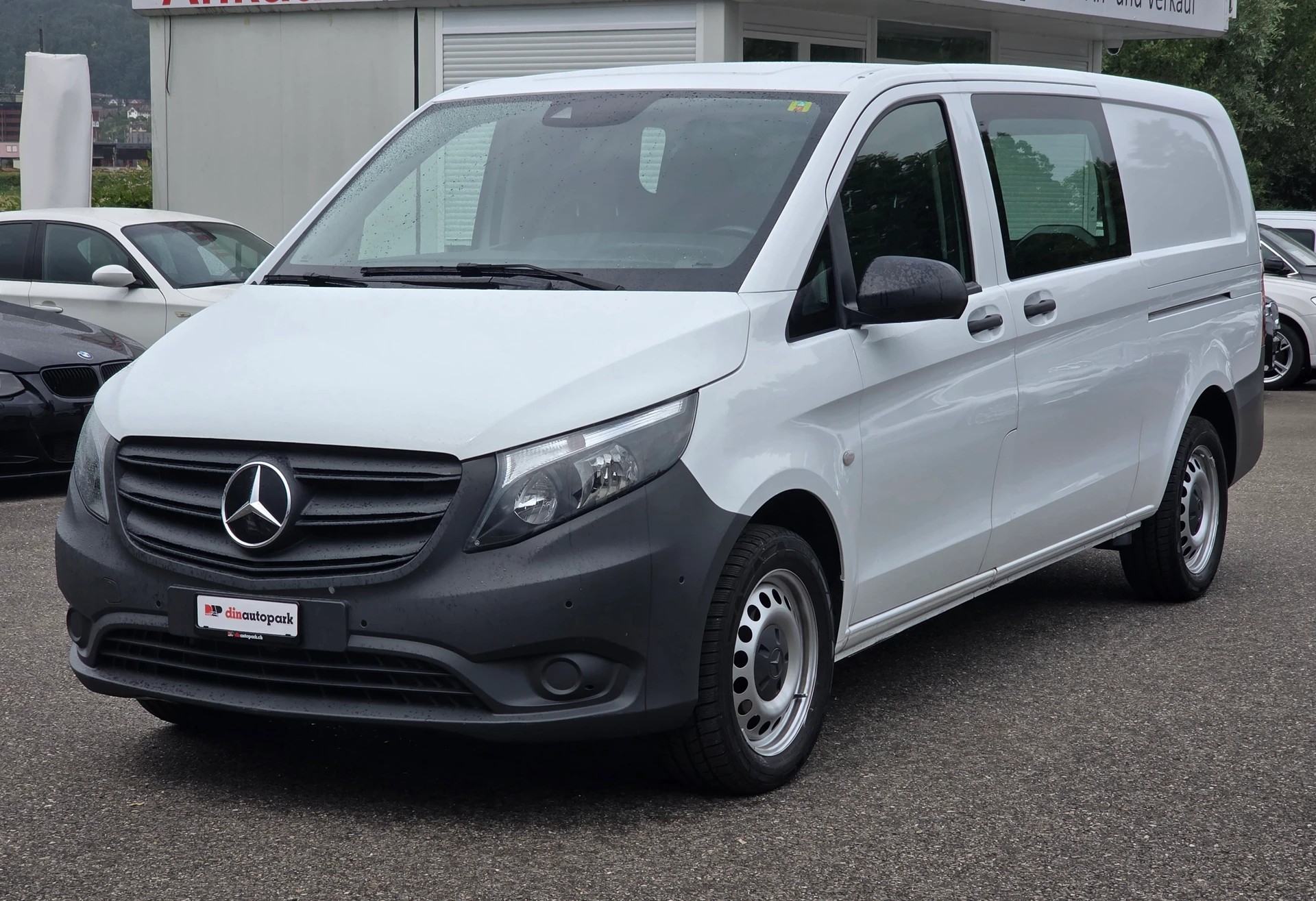 MERCEDES-BENZ Vito 114 CDI Extralang 9G-Tronic 4Matic ** Automat ** Navi ** Klima **Anhängerkupplung **-showroom-element-1