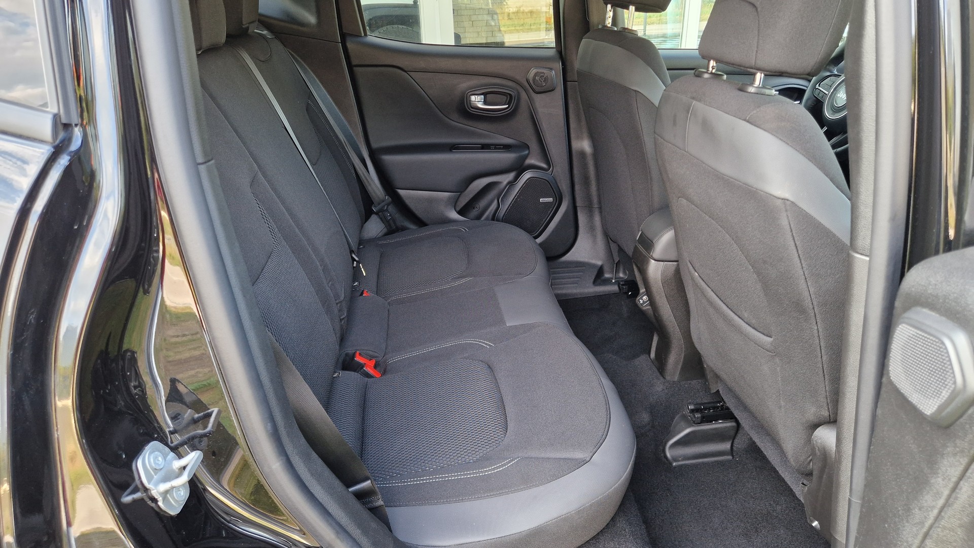 JEEP Renegade 1.3 Turbo S AWD-image-13