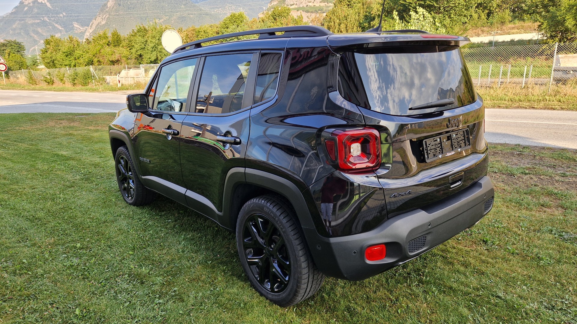 JEEP Renegade 1.3 Turbo S AWD-image-8