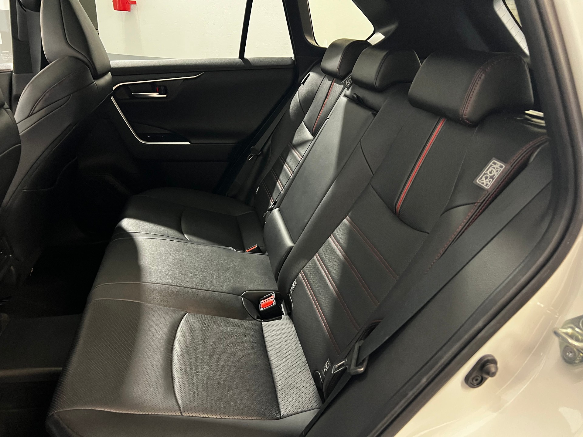 TOYOTA 2.5 Plug-In-Hybrid Platinum-image-3