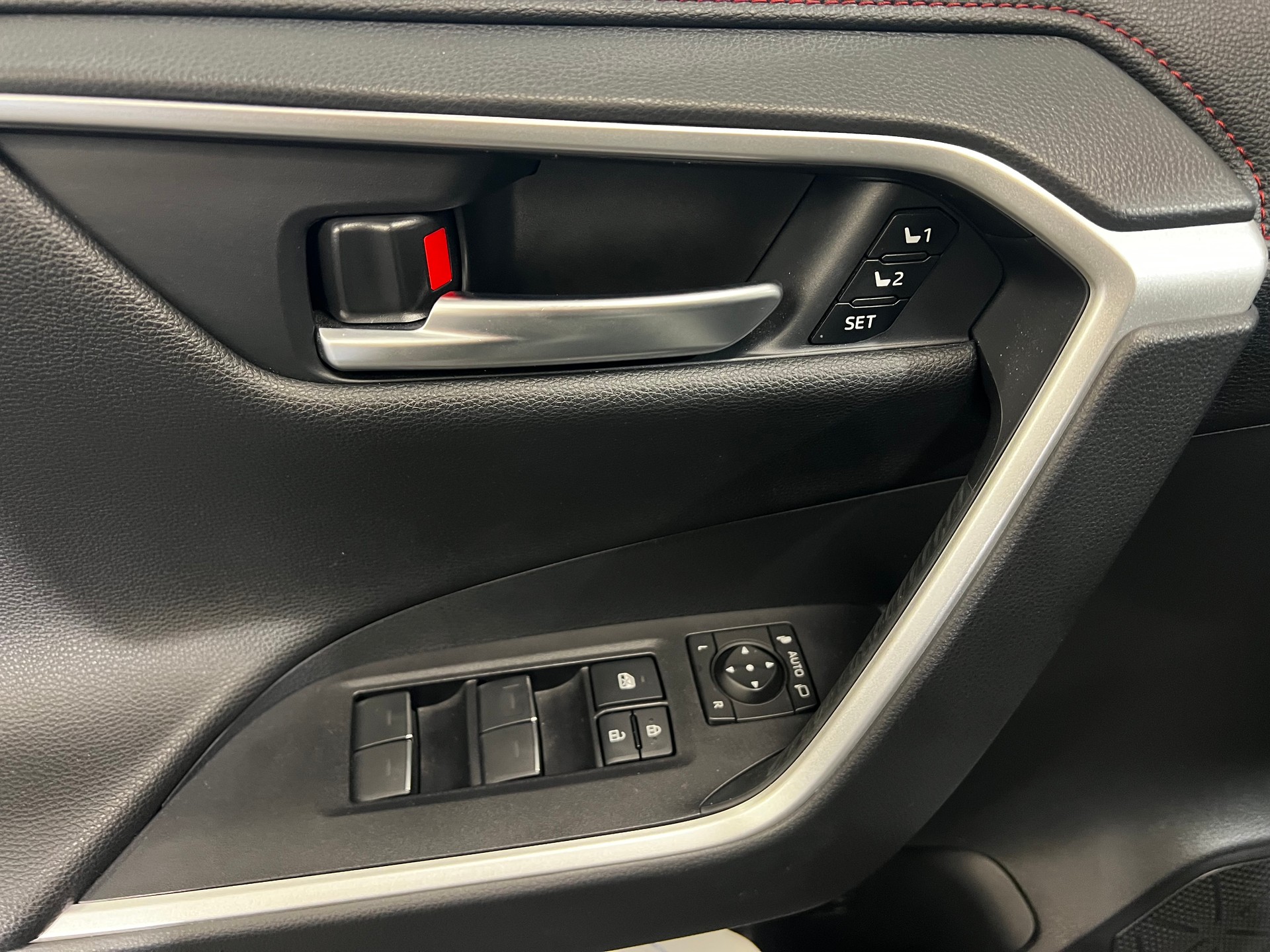 TOYOTA 2.5 Plug-In-Hybrid Platinum-image-12