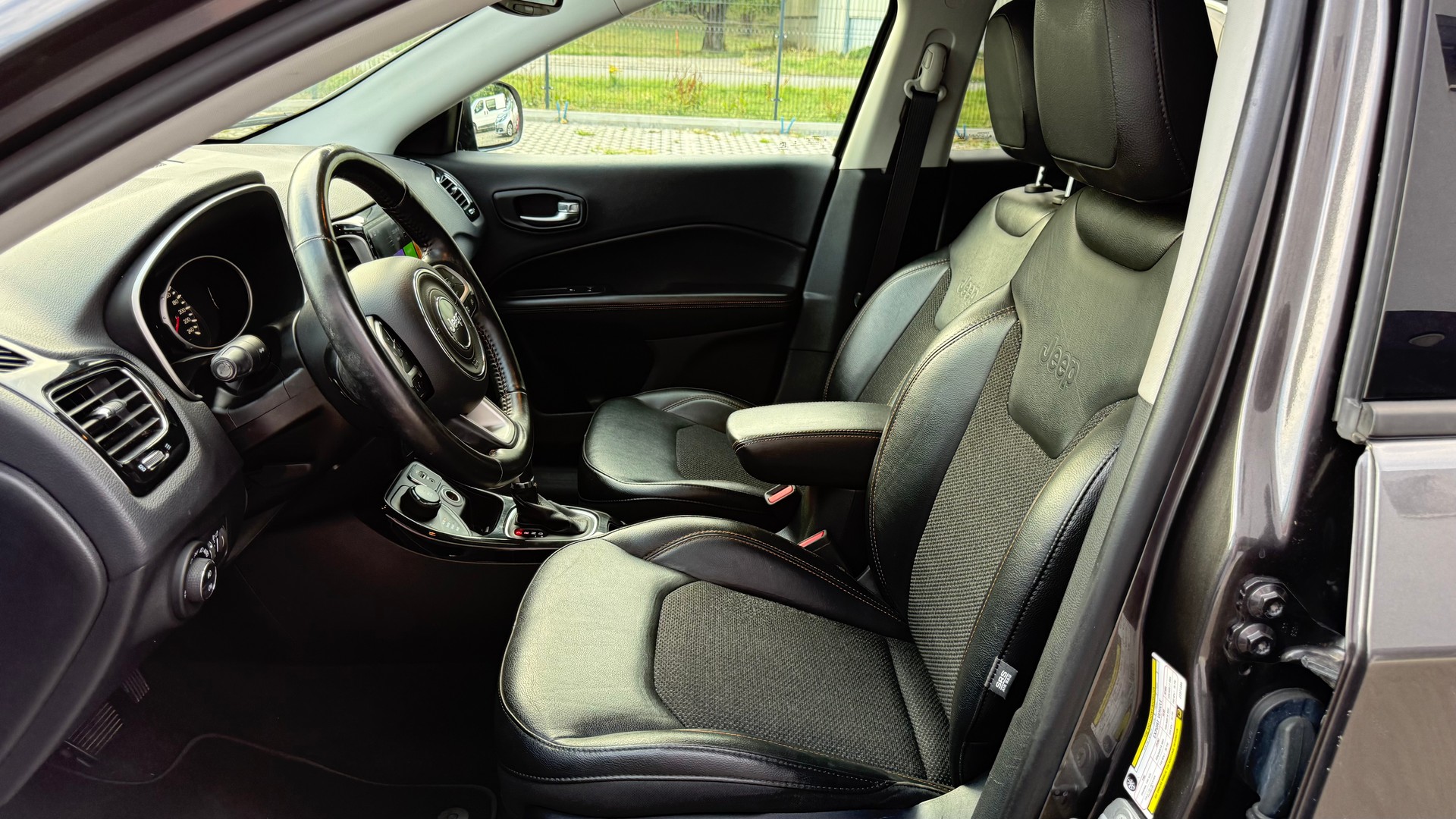 JEEP Compass 1.4 Turbo Limited AWD 9ATX-image-9