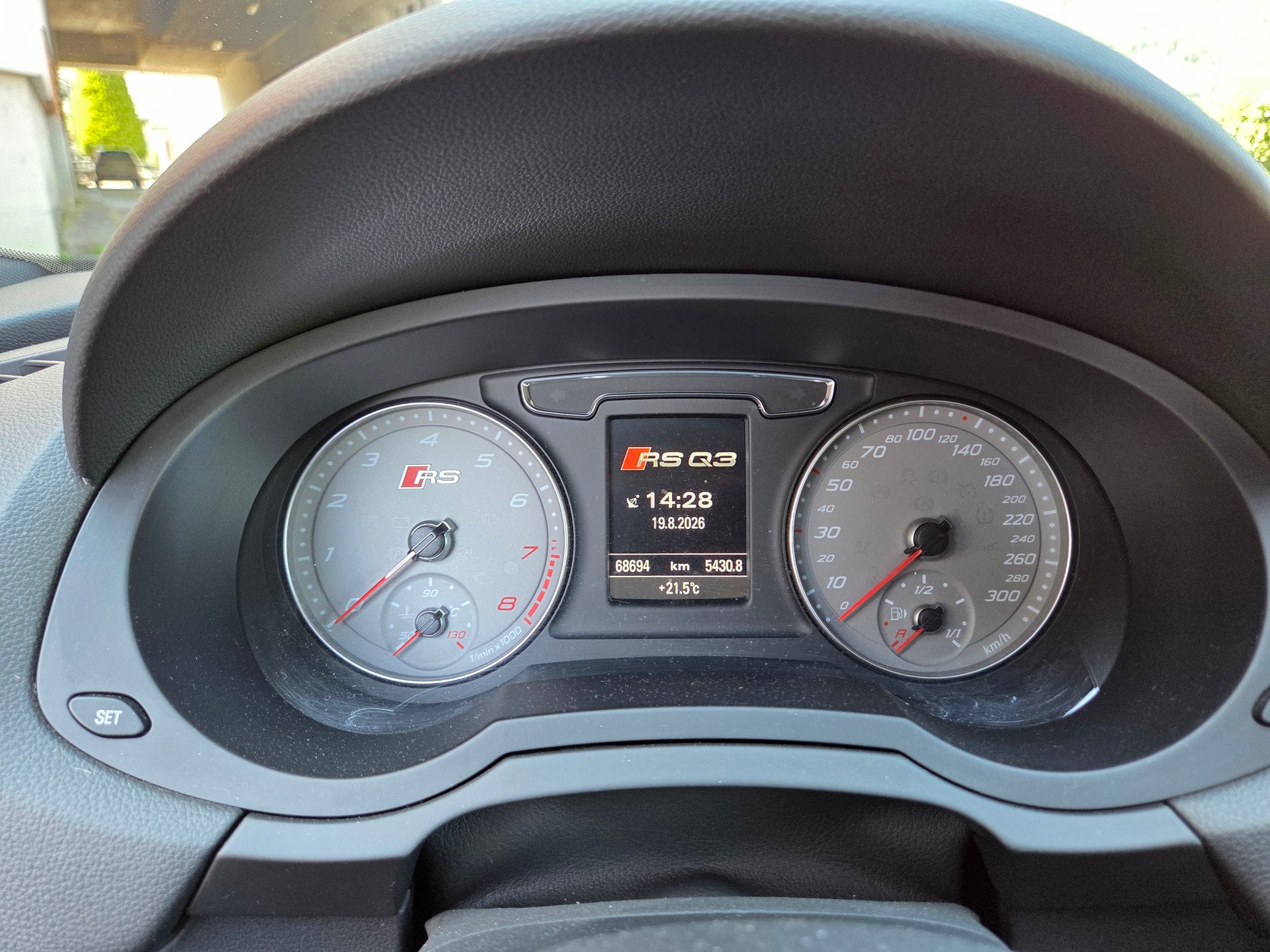 AUDI RS Q3 2.5 TFSI quattro S-tronic-image-8
