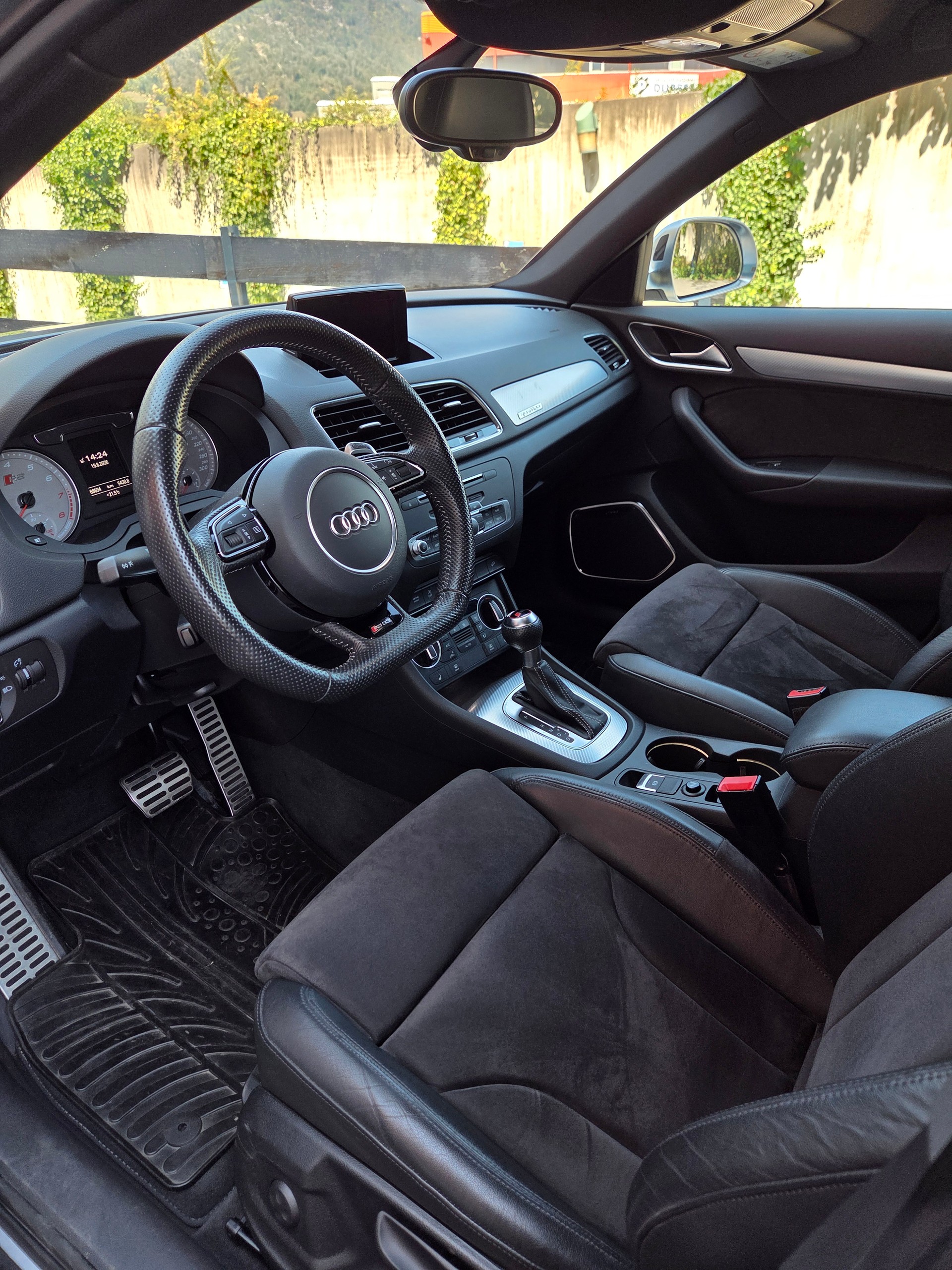 AUDI RS Q3 2.5 TFSI quattro S-tronic-image-4