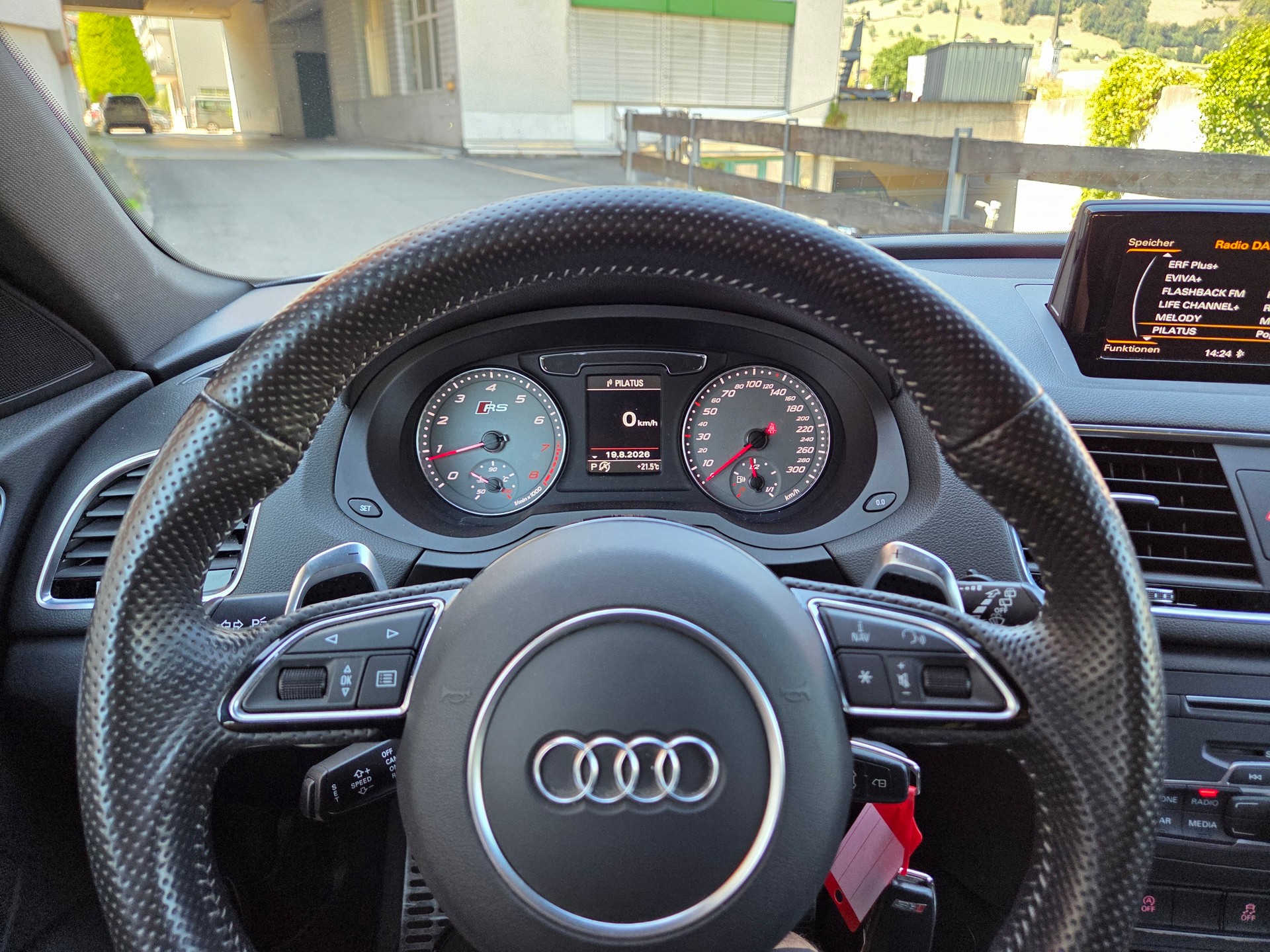 AUDI RS Q3 2.5 TFSI quattro S-tronic-image-7