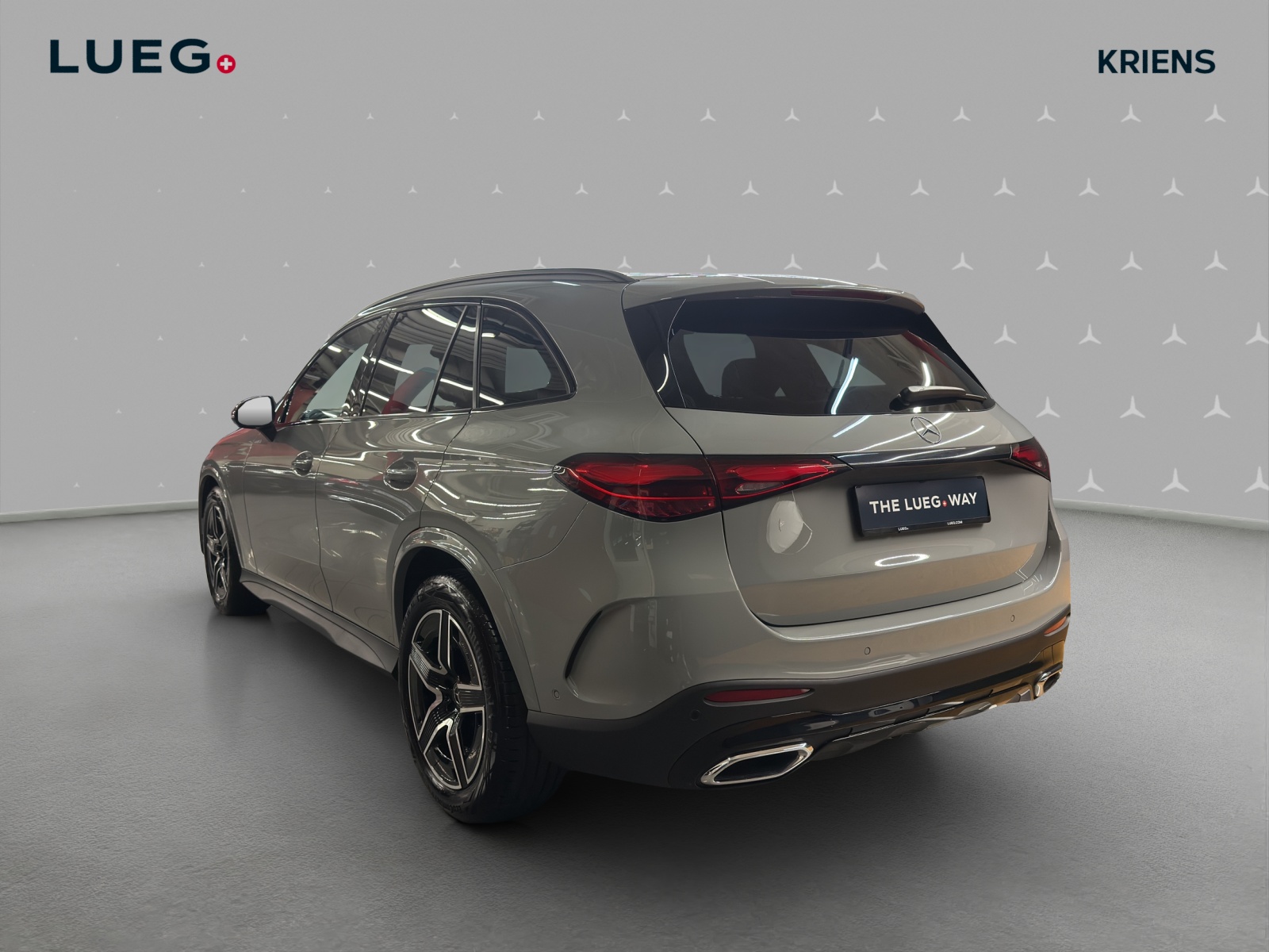 MERCEDES-BENZ GLC 200 4M - AMG / Panorama-Dach / AHK / Rückfahrkamera-image-2
