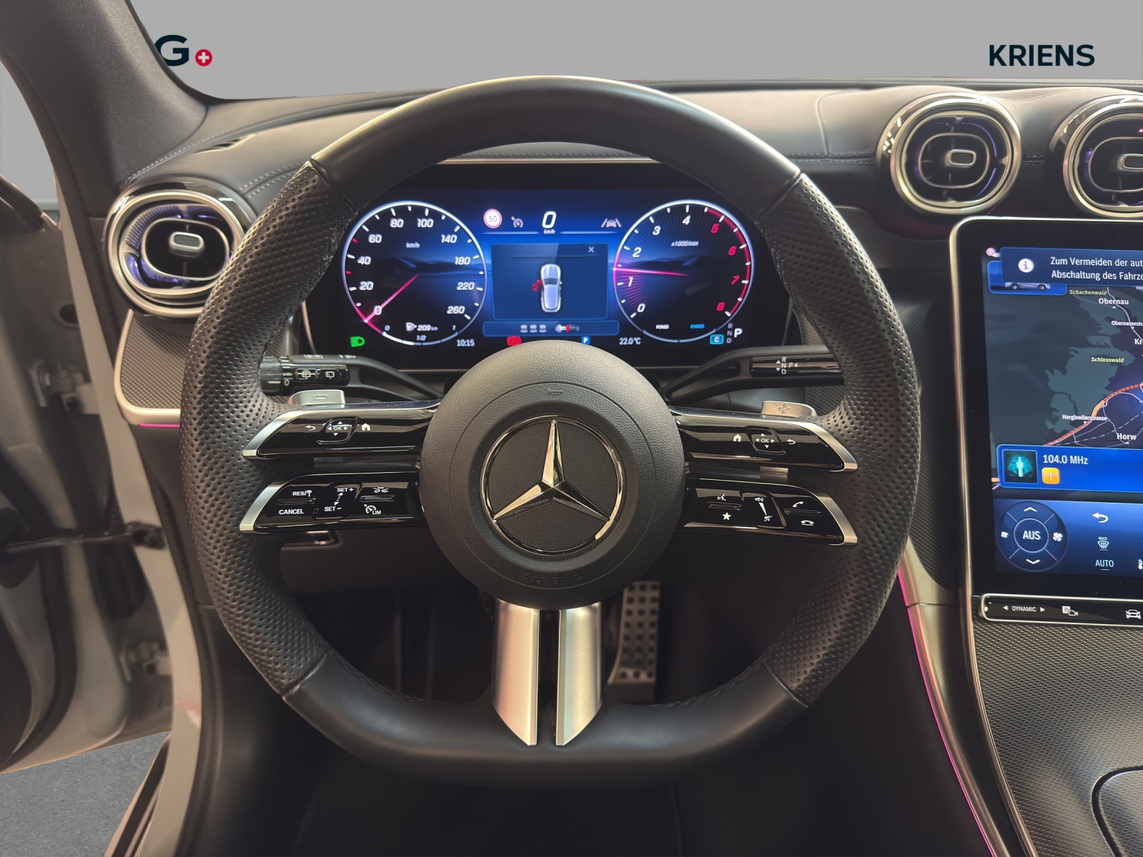 MERCEDES-BENZ GLC 200 4M - AMG / Panorama-Dach / AHK / Rückfahrkamera-image-9