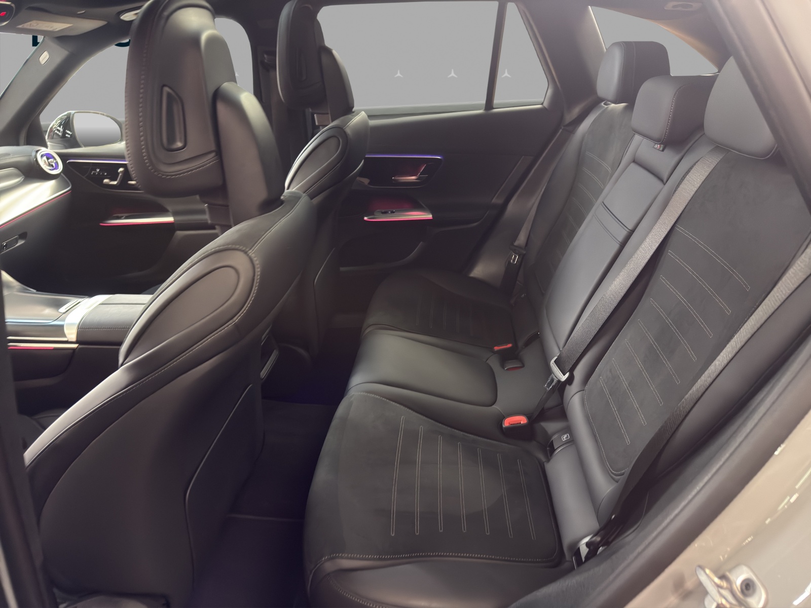 MERCEDES-BENZ GLC 200 4M - AMG / Panorama-Dach / AHK / Rückfahrkamera-image-13