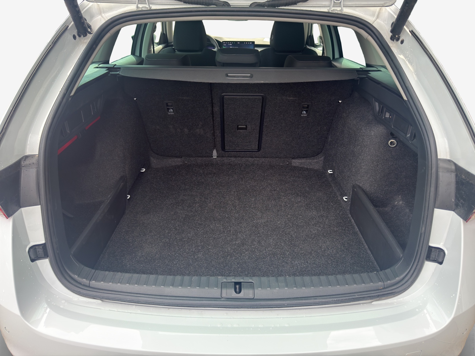 SKODA Octavia Combi 1.5 TSI mHEV DSG Dynamic-image-12
