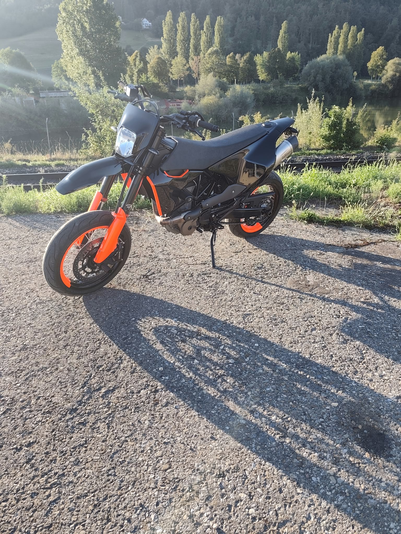 HUSQVARNA 701 Supermoto-image-2