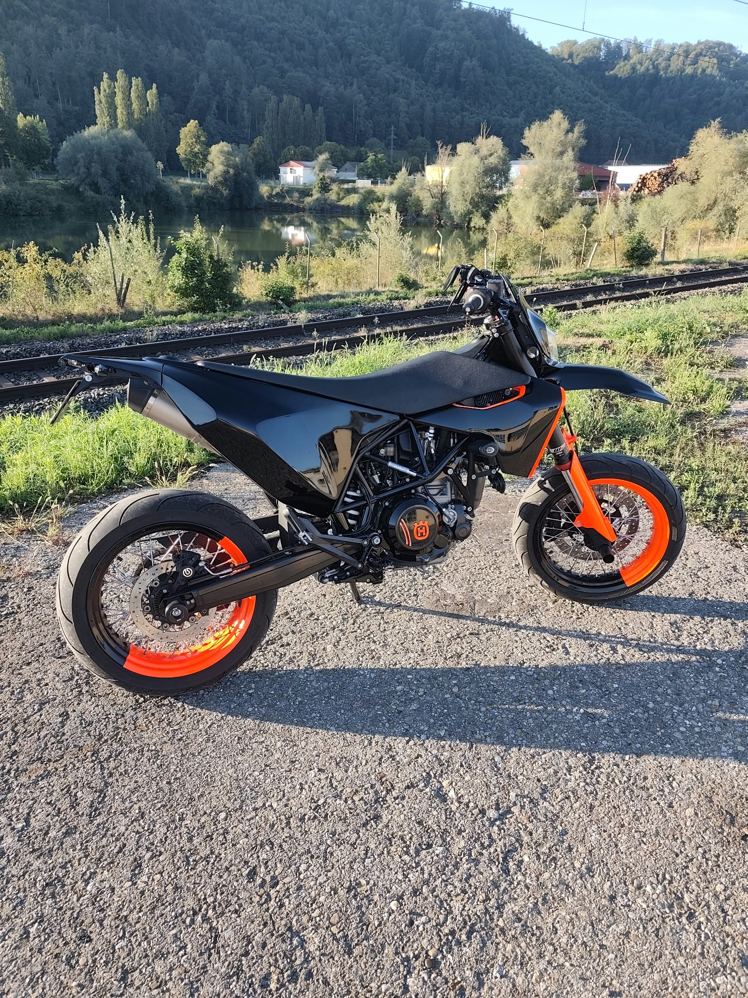 HUSQVARNA 701 Supermoto-image-1