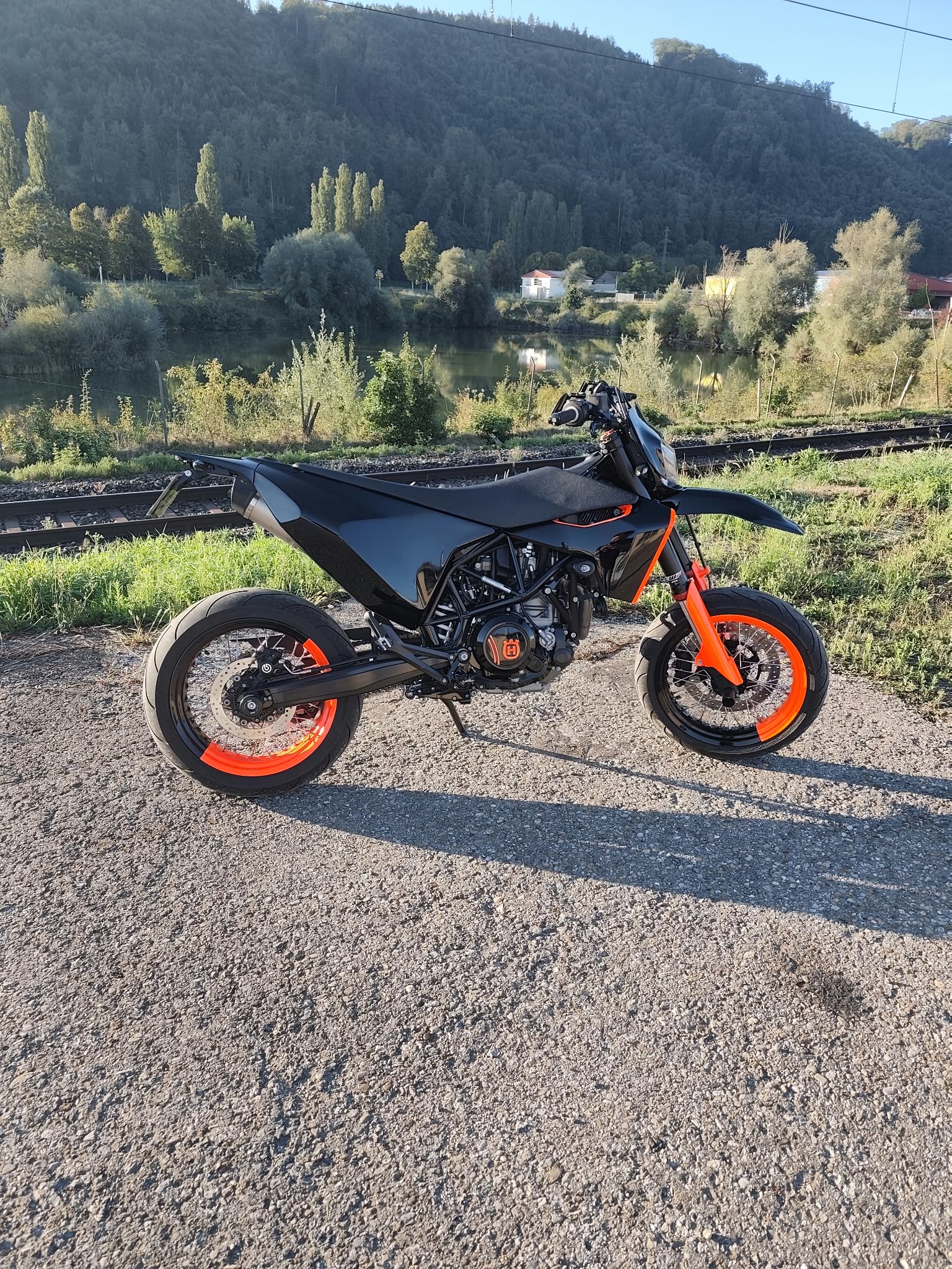 HUSQVARNA 701 Supermoto-image-3