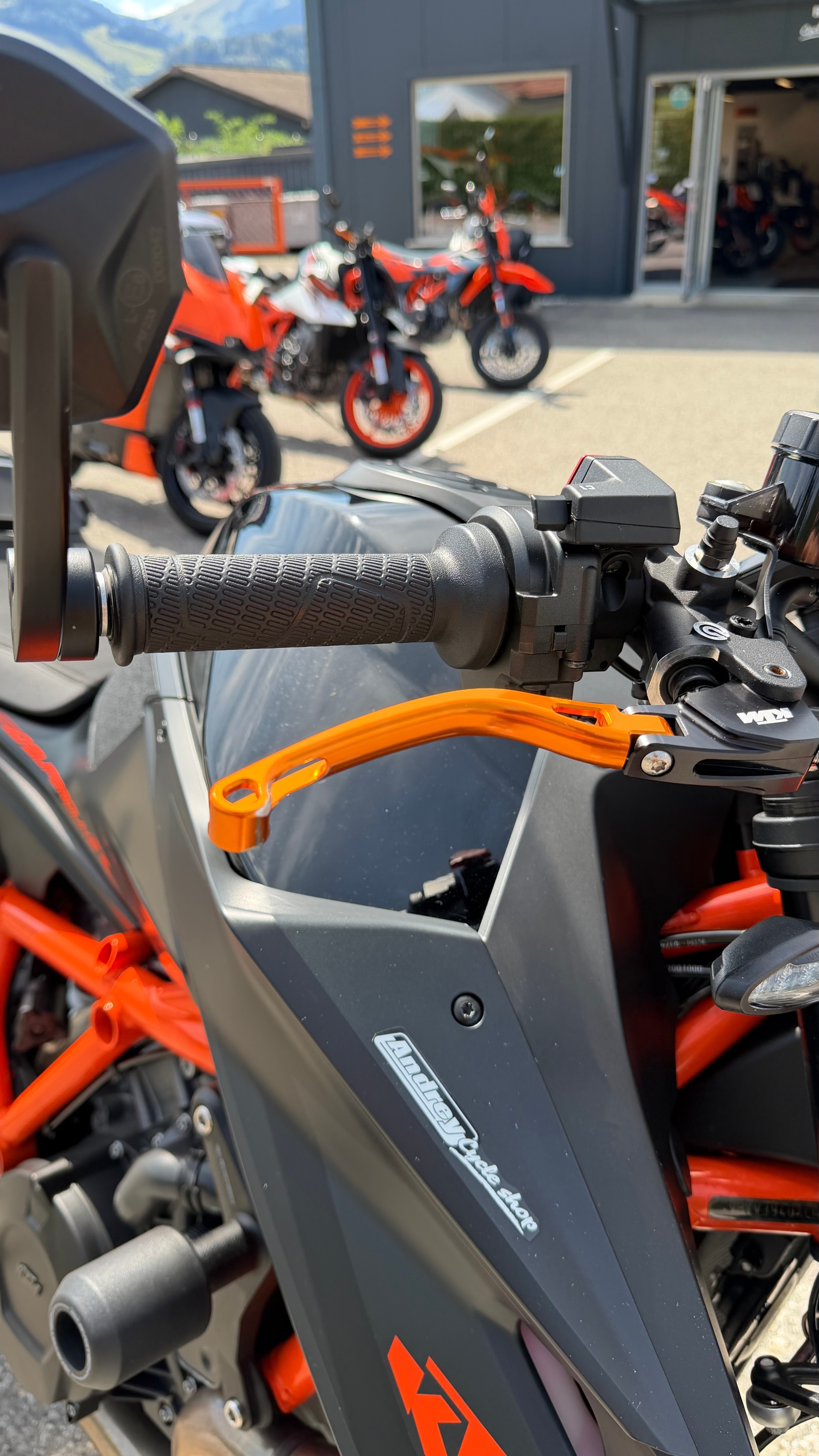 KTM 1290 Super Duke R-image-4