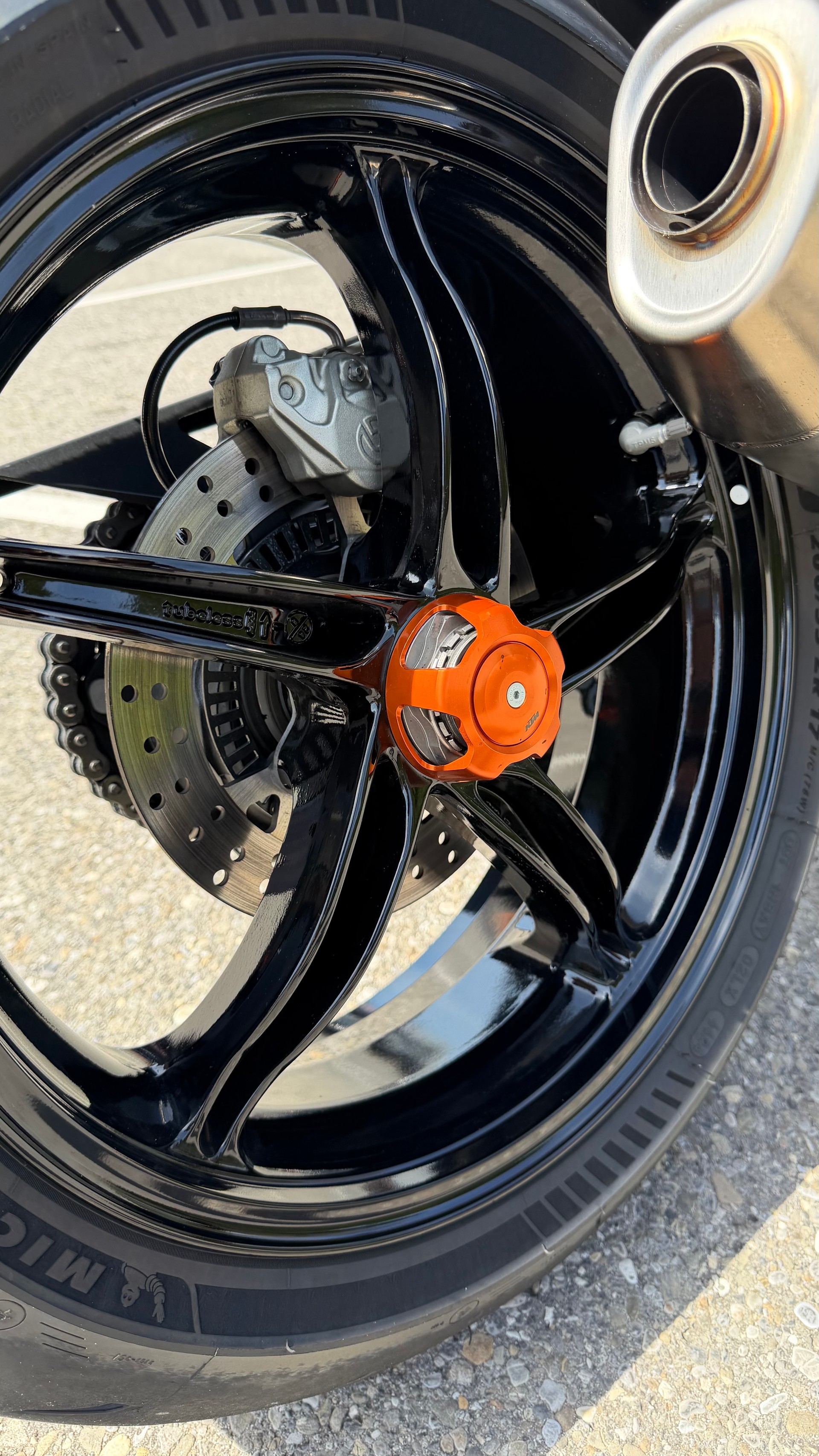 KTM 1290 Super Duke R-image-8