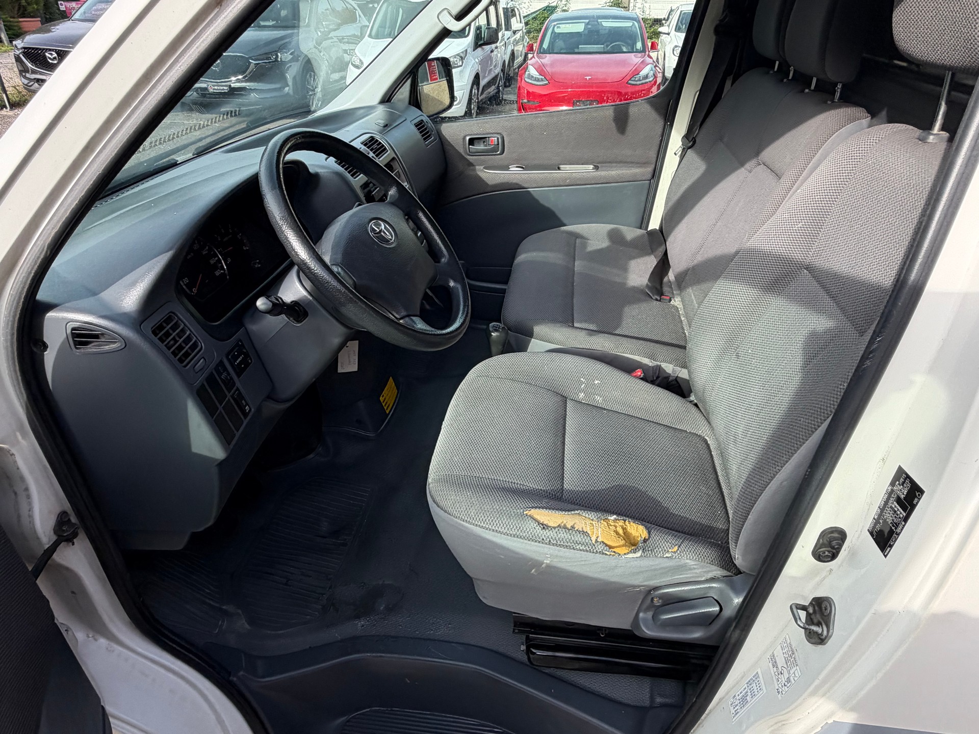 TOYOTA Hiace D-4D Van SWB-image-6