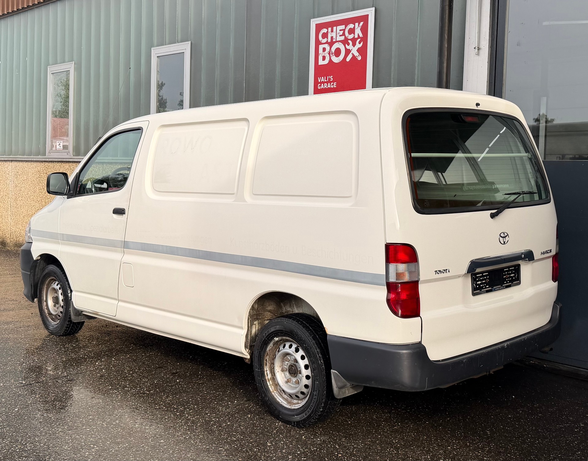 TOYOTA Hiace D-4D Van SWB-image-2