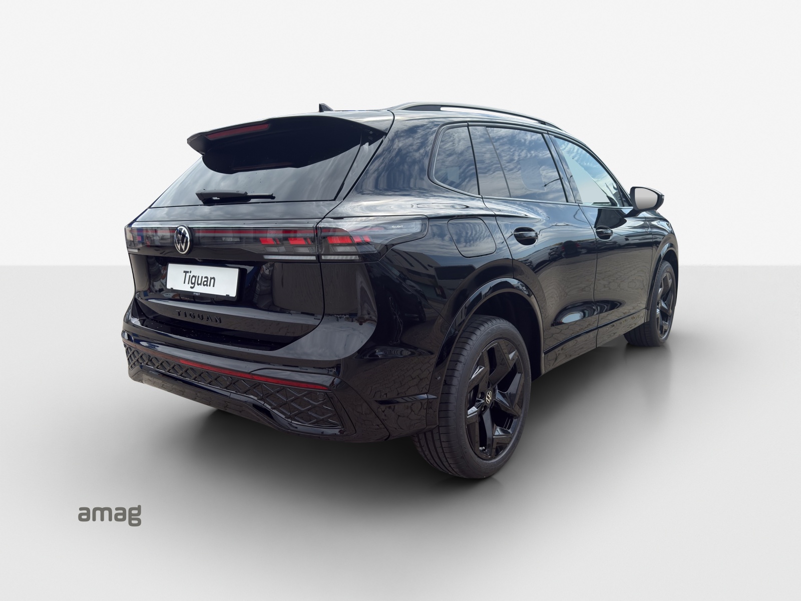 VW Tiguan 2.0 TSI DSG R-Line 4Motion-image-4