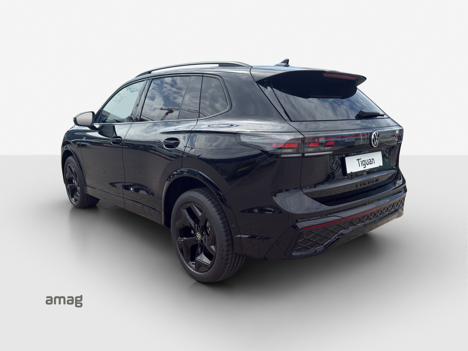 VW Tiguan 2.0 TSI DSG R-Line 4Motion-image-2