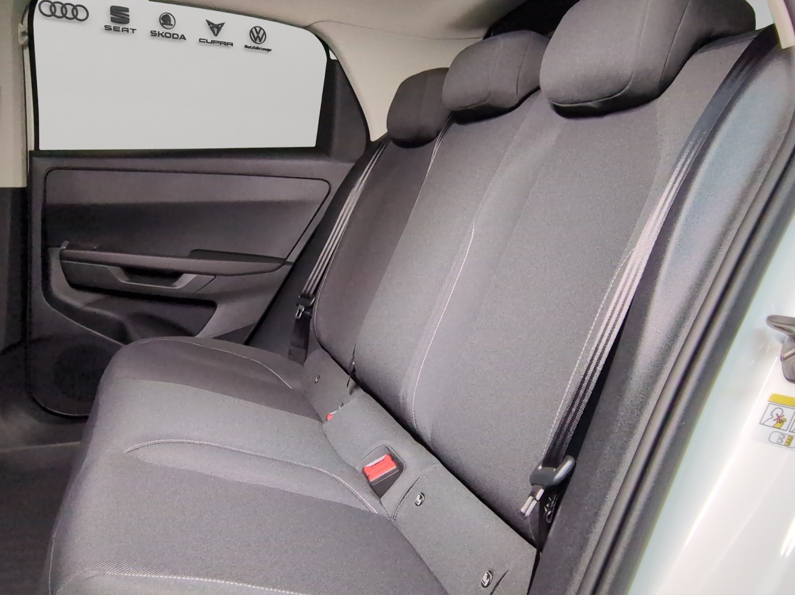VW ID.Polo 52 kWh Life Edition One-image-8