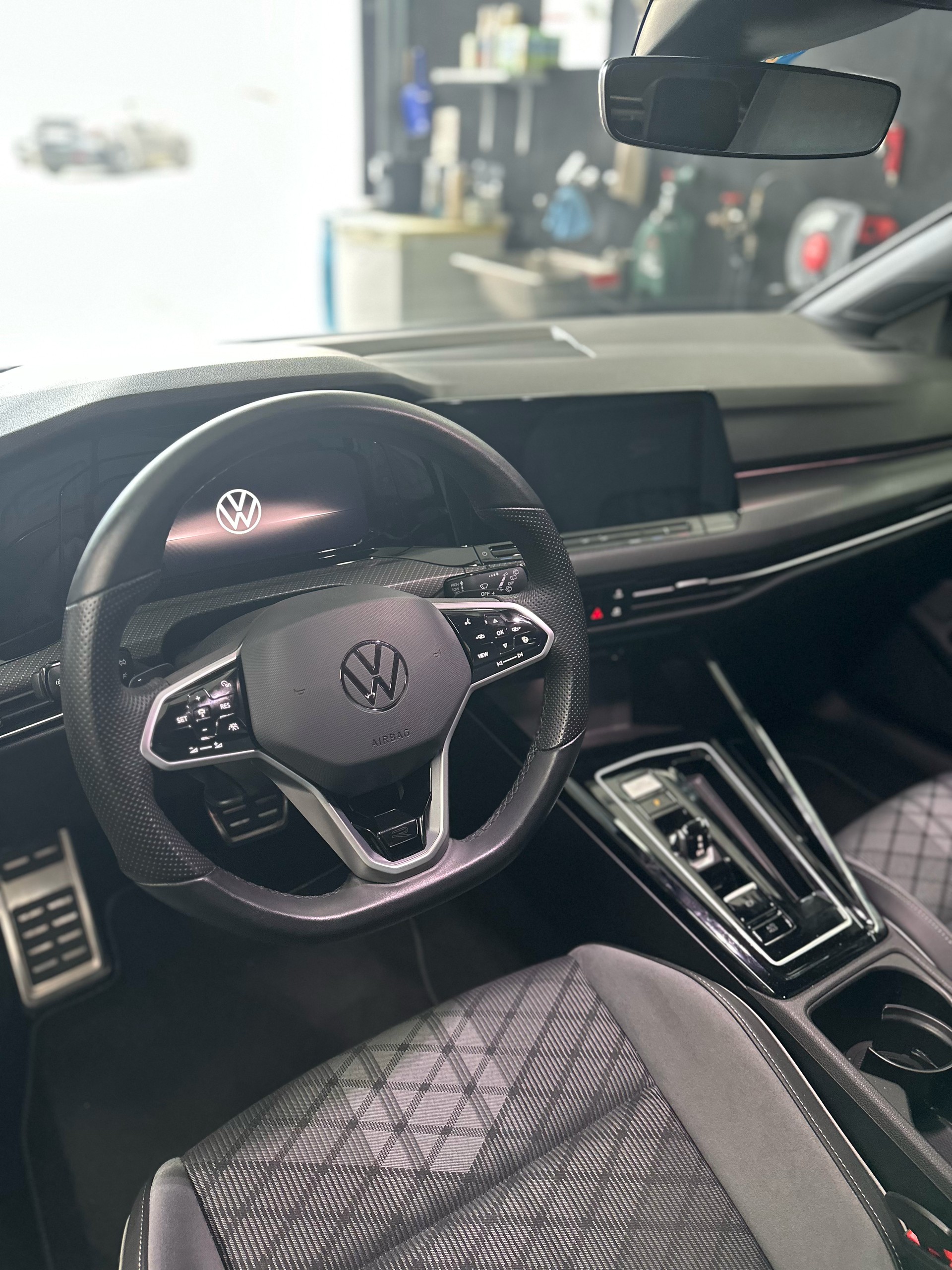 VW 1.5 eTSI R-Line 75 Edition DSG-image-4
