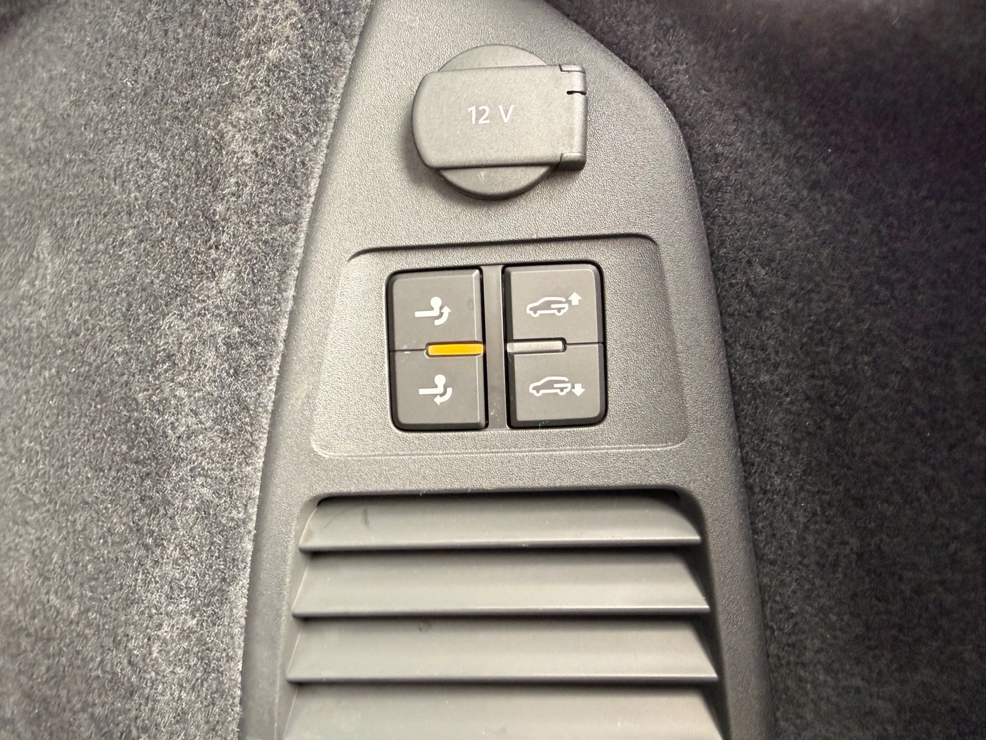 VW Touareg R 3.0 TSI eHYBRID 462 PS 4MOTION-image-28