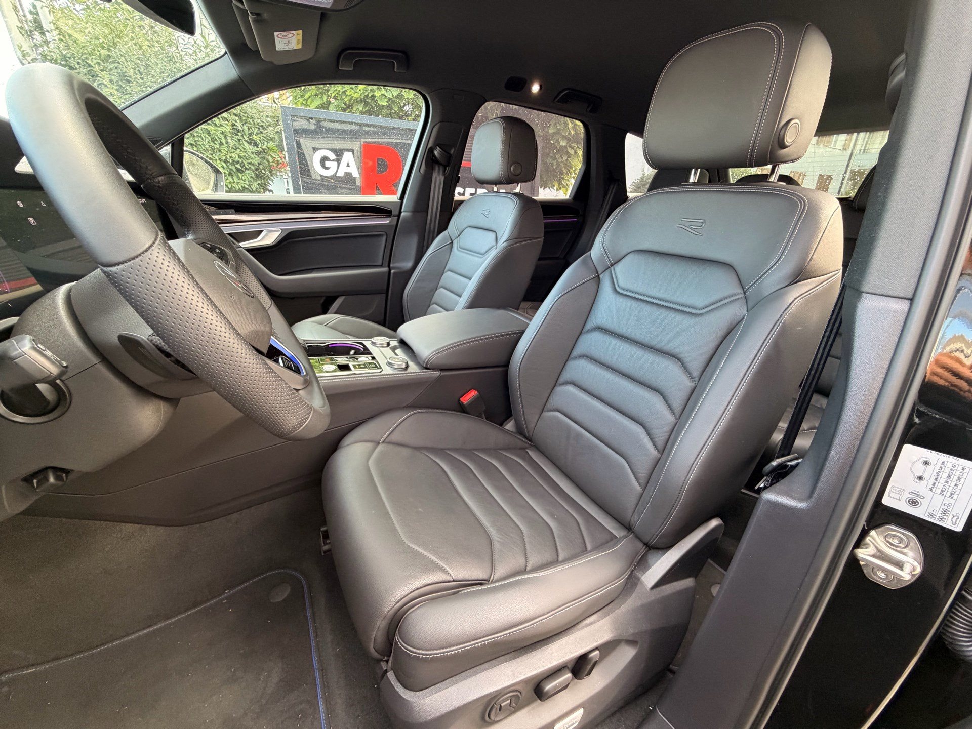 VW Touareg R 3.0 TSI eHYBRID 462 PS 4MOTION-image-8
