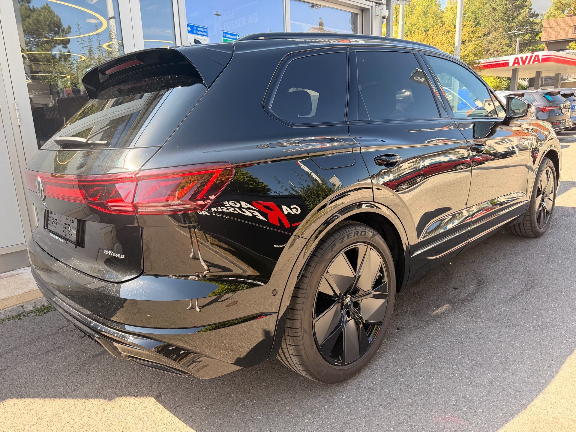 VW Touareg R 3.0 TSI eHYBRID 462 PS 4MOTION-image-3