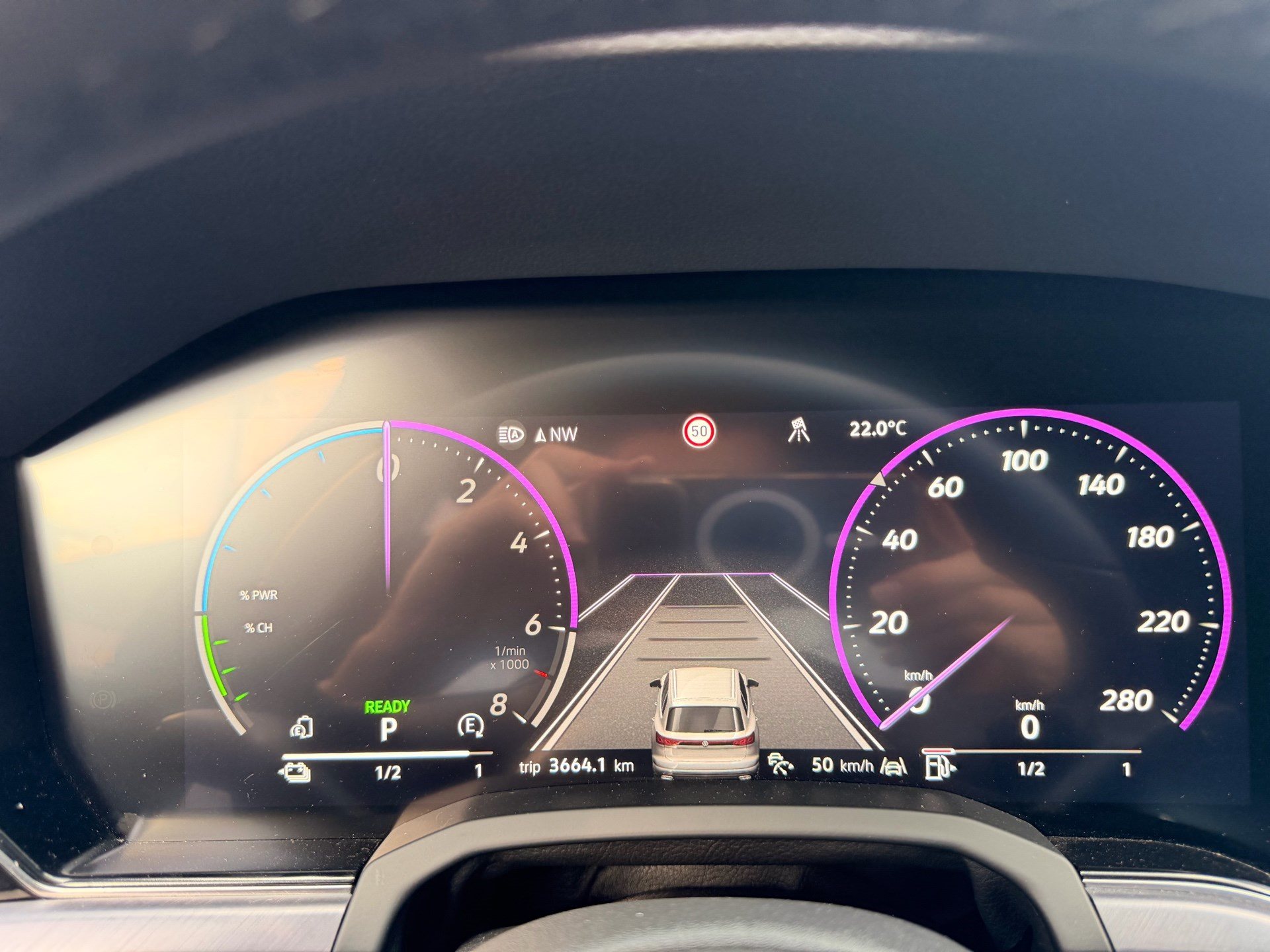 VW Touareg R 3.0 TSI eHYBRID 462 PS 4MOTION-image-10