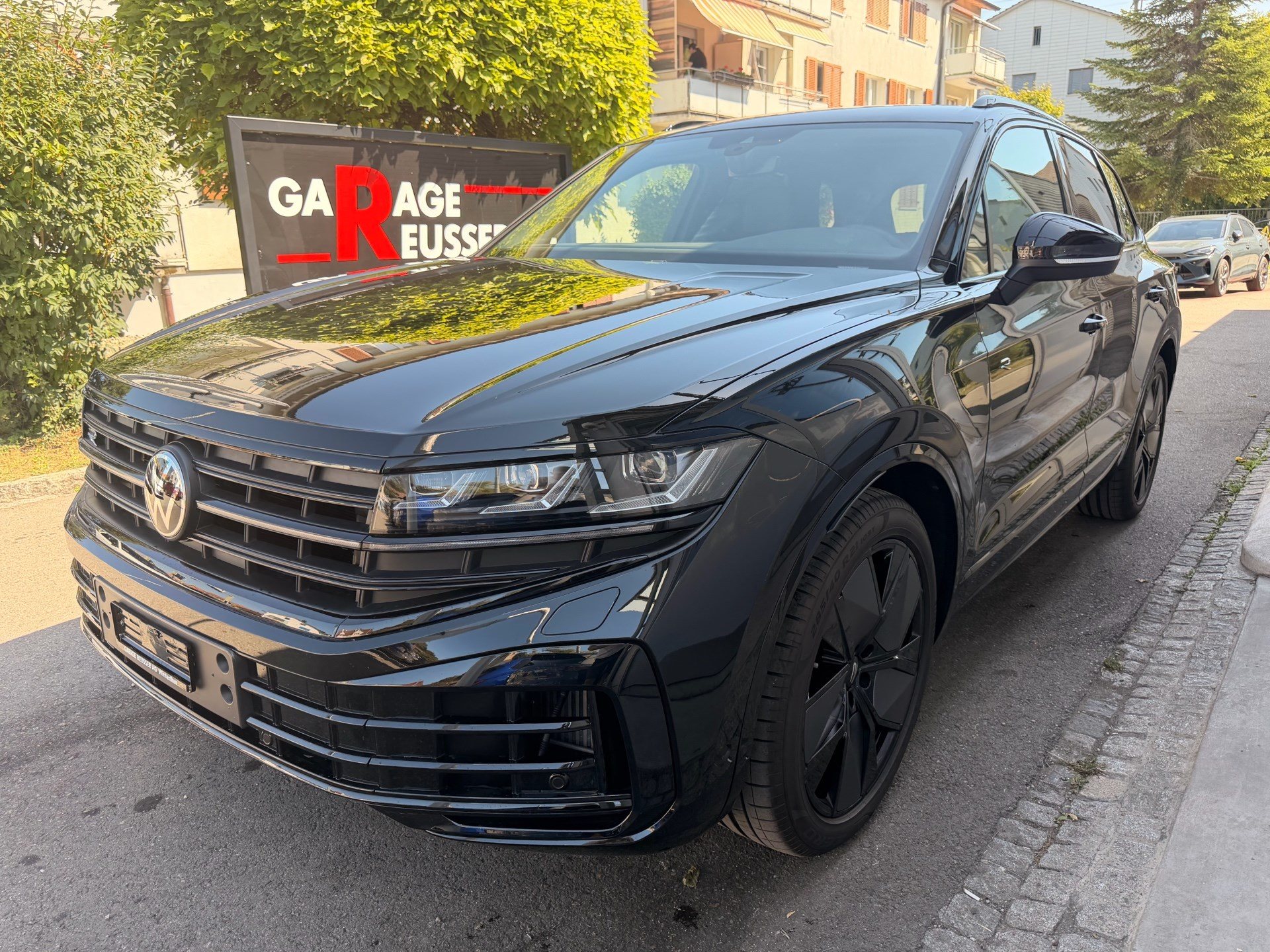VW Touareg R 3.0 TSI eHYBRID 462 PS 4MOTION-image-0