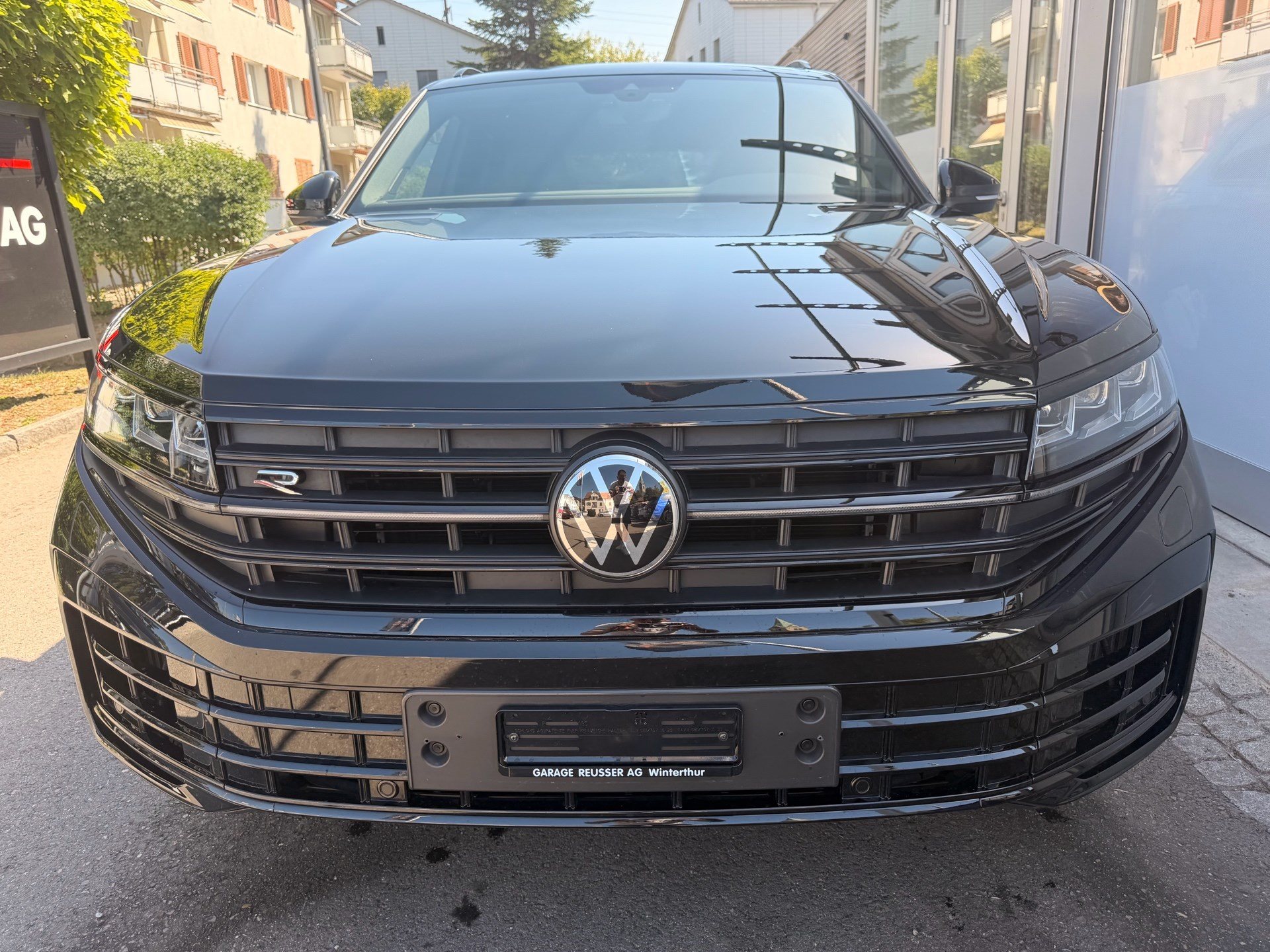 VW Touareg R 3.0 TSI eHYBRID 462 PS 4MOTION-image-1