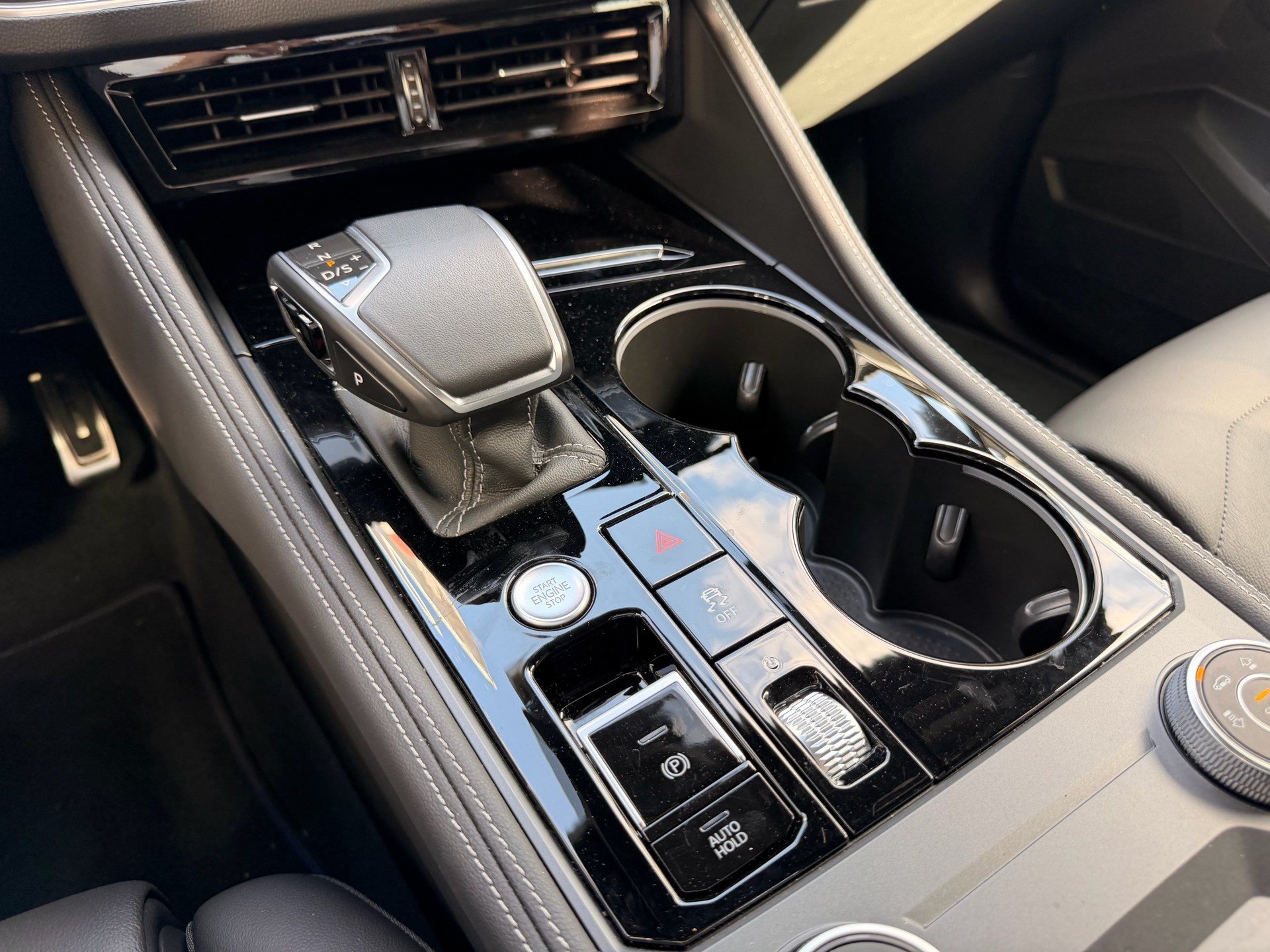 VW Touareg R 3.0 TSI eHYBRID 462 PS 4MOTION-image-21
