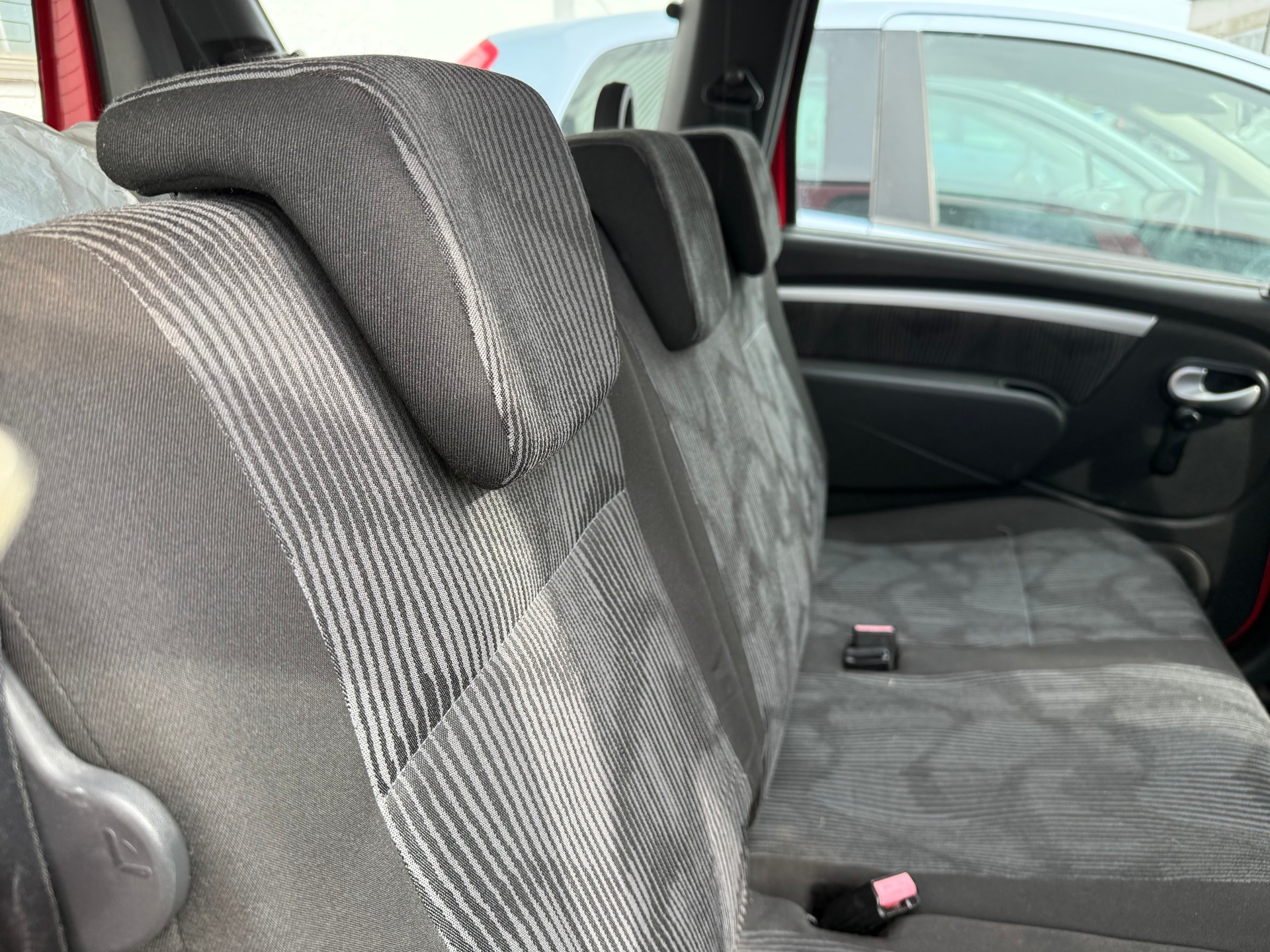DACIA Logan 1.5 dCi Lauréate-image-8