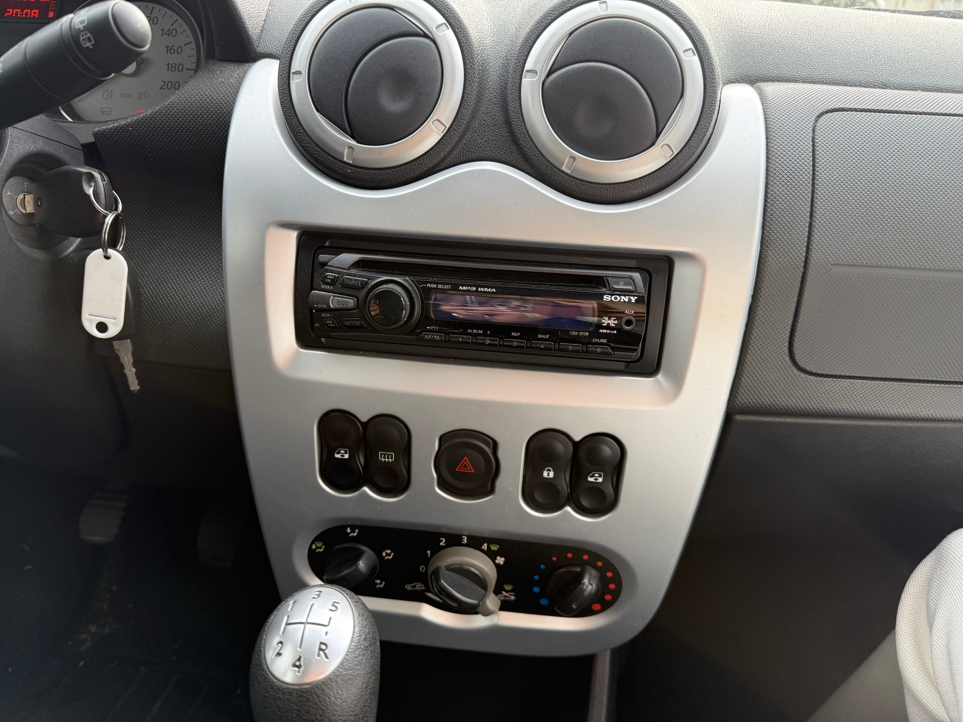 DACIA Logan 1.5 dCi Lauréate-image-6