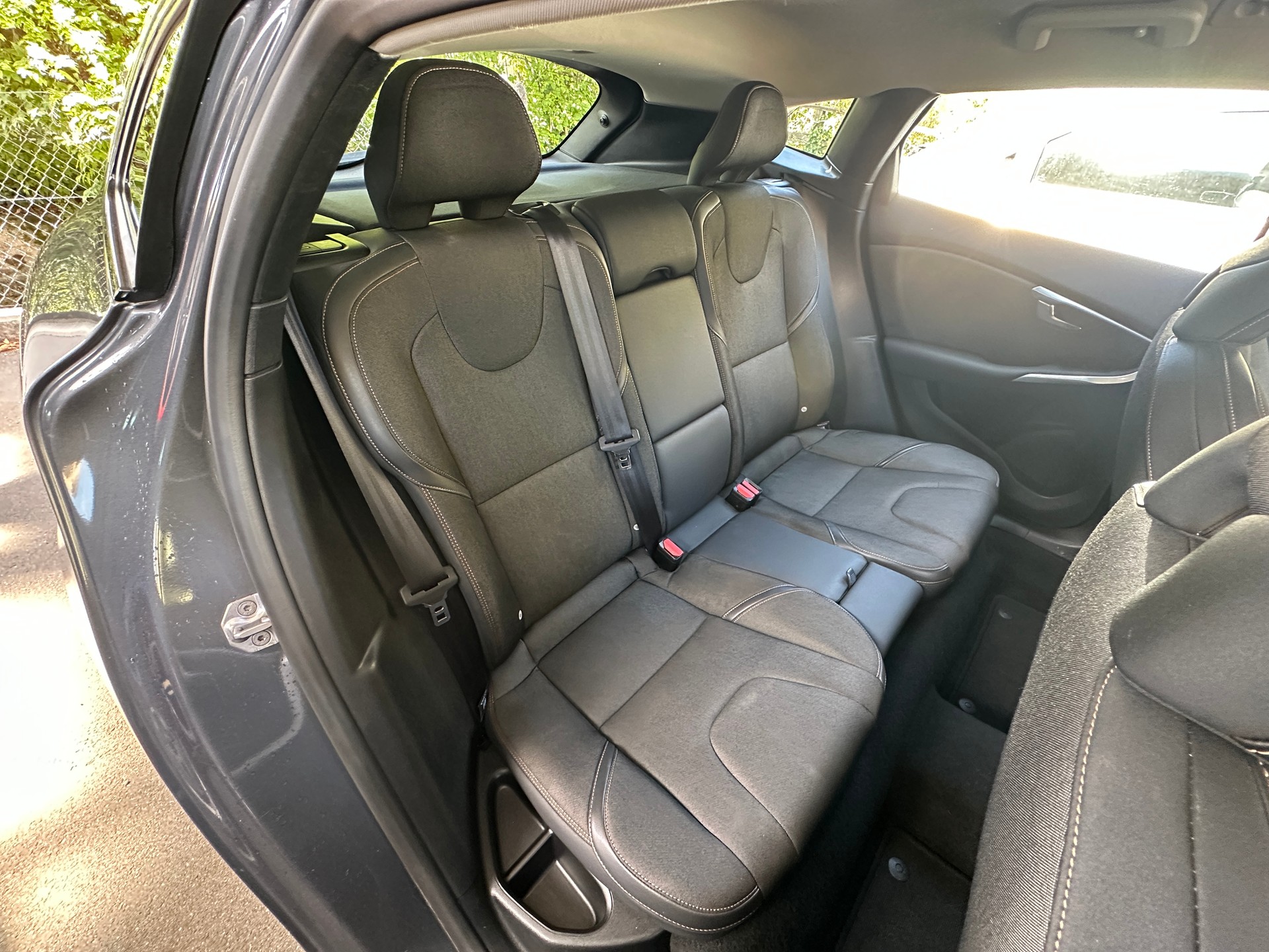VOLVO V40 Cross Country T4 2.0 AWD Momentum Geartronic-image-13