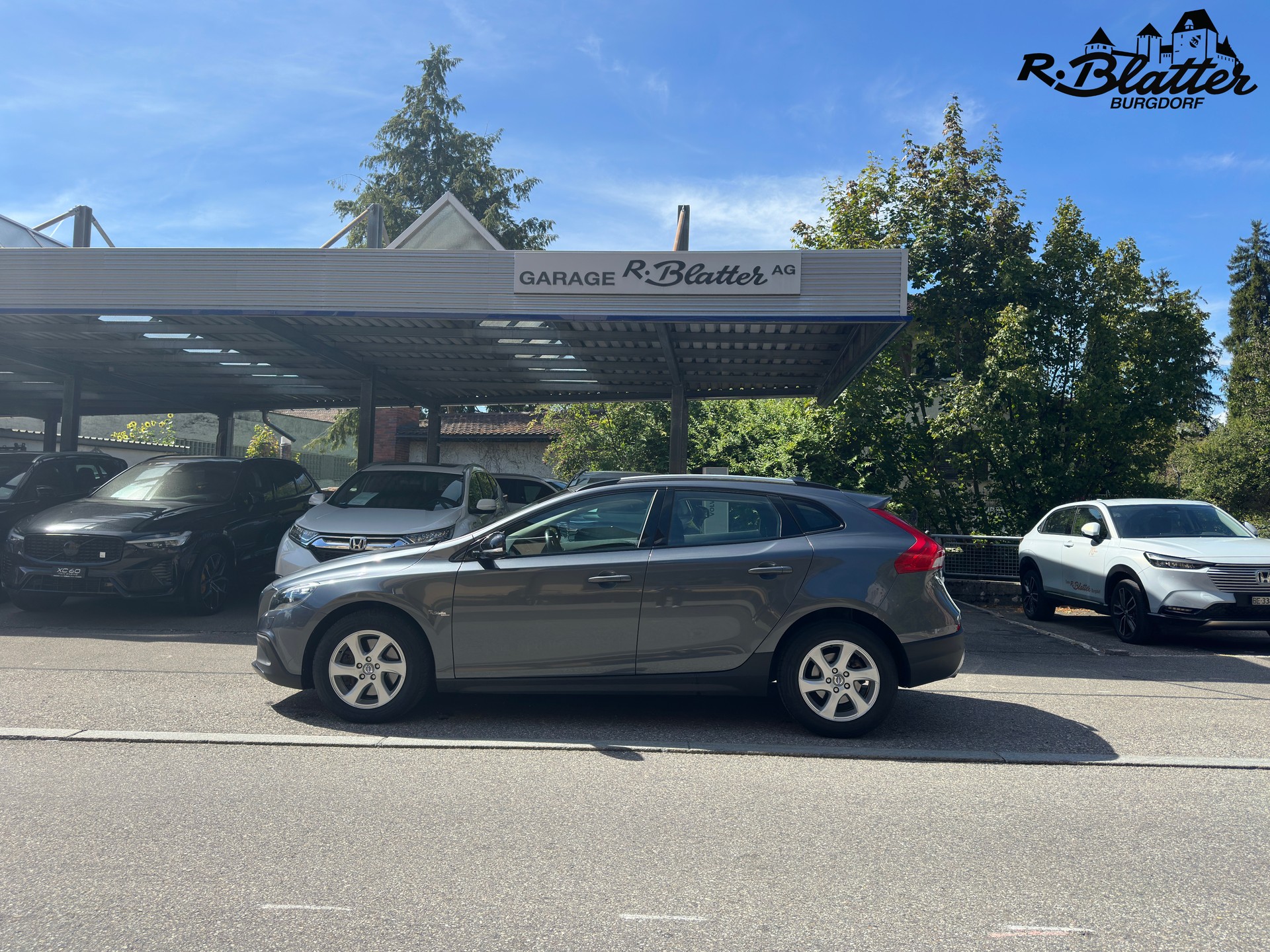 VOLVO V40 Cross Country T4 2.0 AWD Momentum Geartronic-image-2