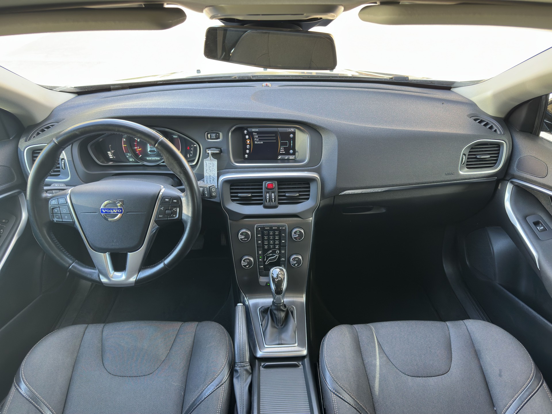 VOLVO V40 Cross Country T4 2.0 AWD Momentum Geartronic-image-7