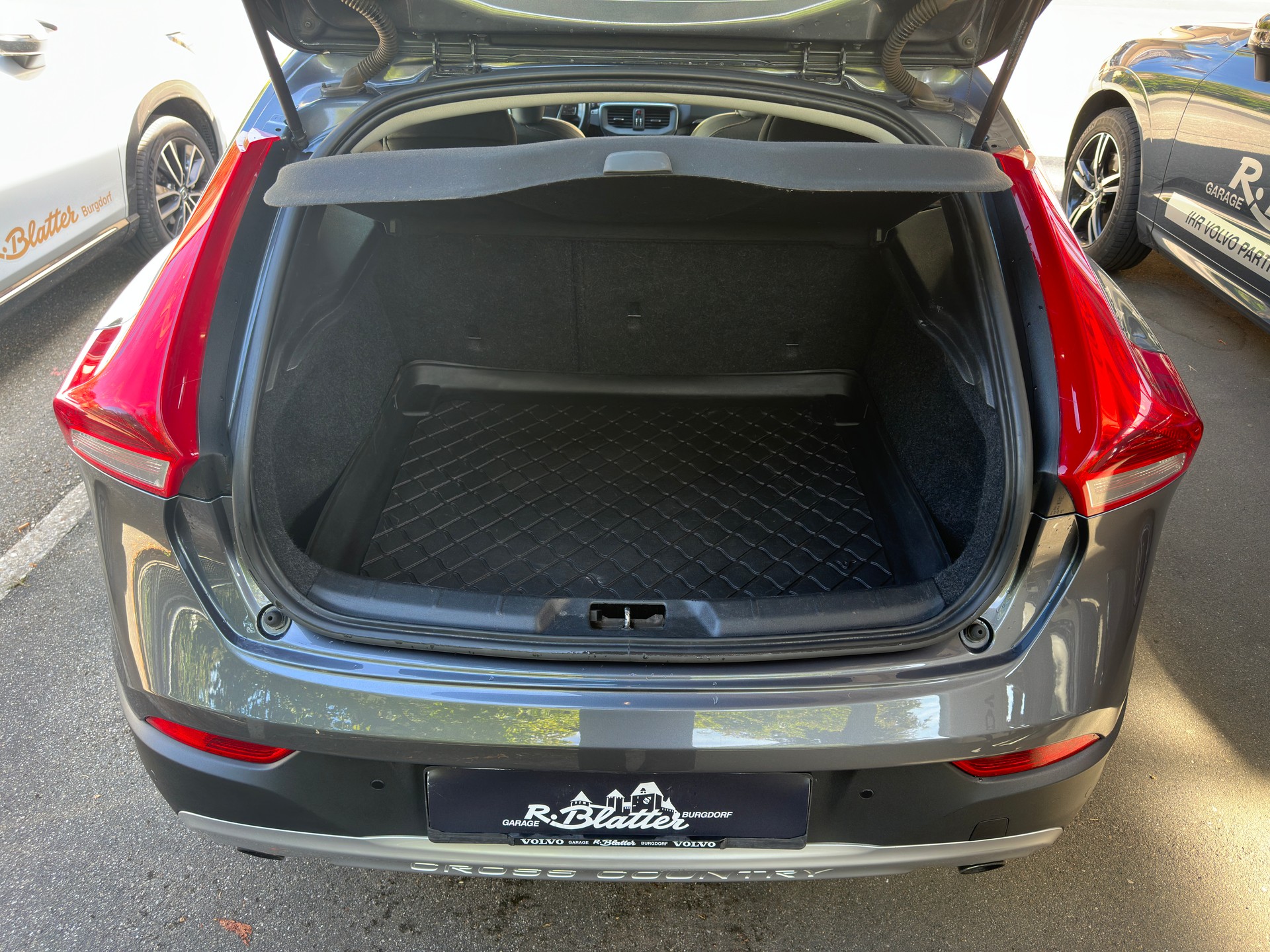 VOLVO V40 Cross Country T4 2.0 AWD Momentum Geartronic-image-14