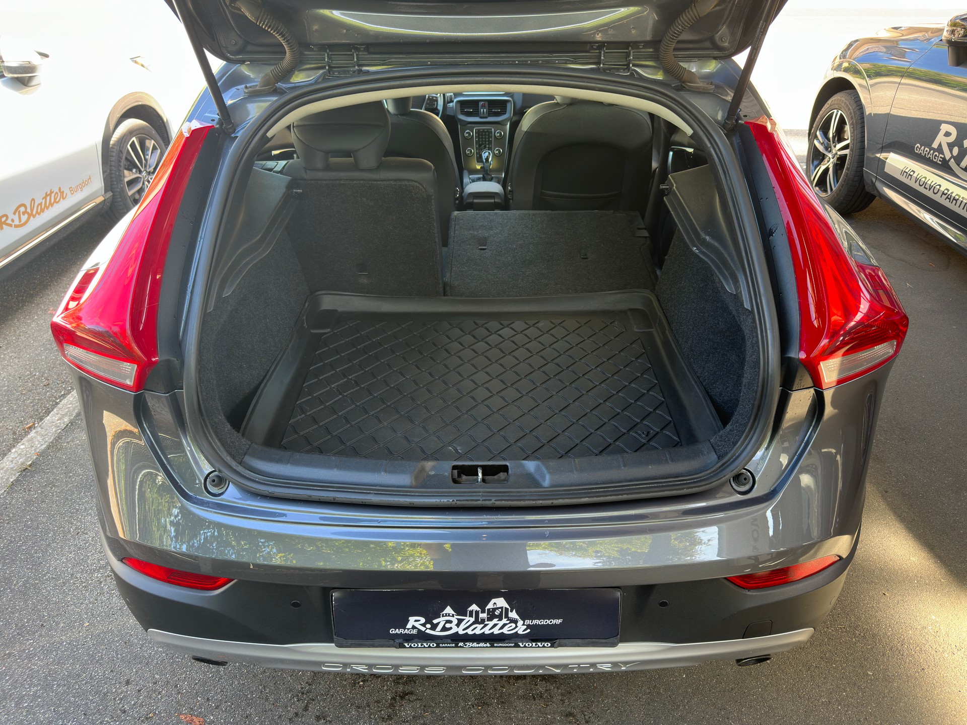 VOLVO V40 Cross Country T4 2.0 AWD Momentum Geartronic-image-15