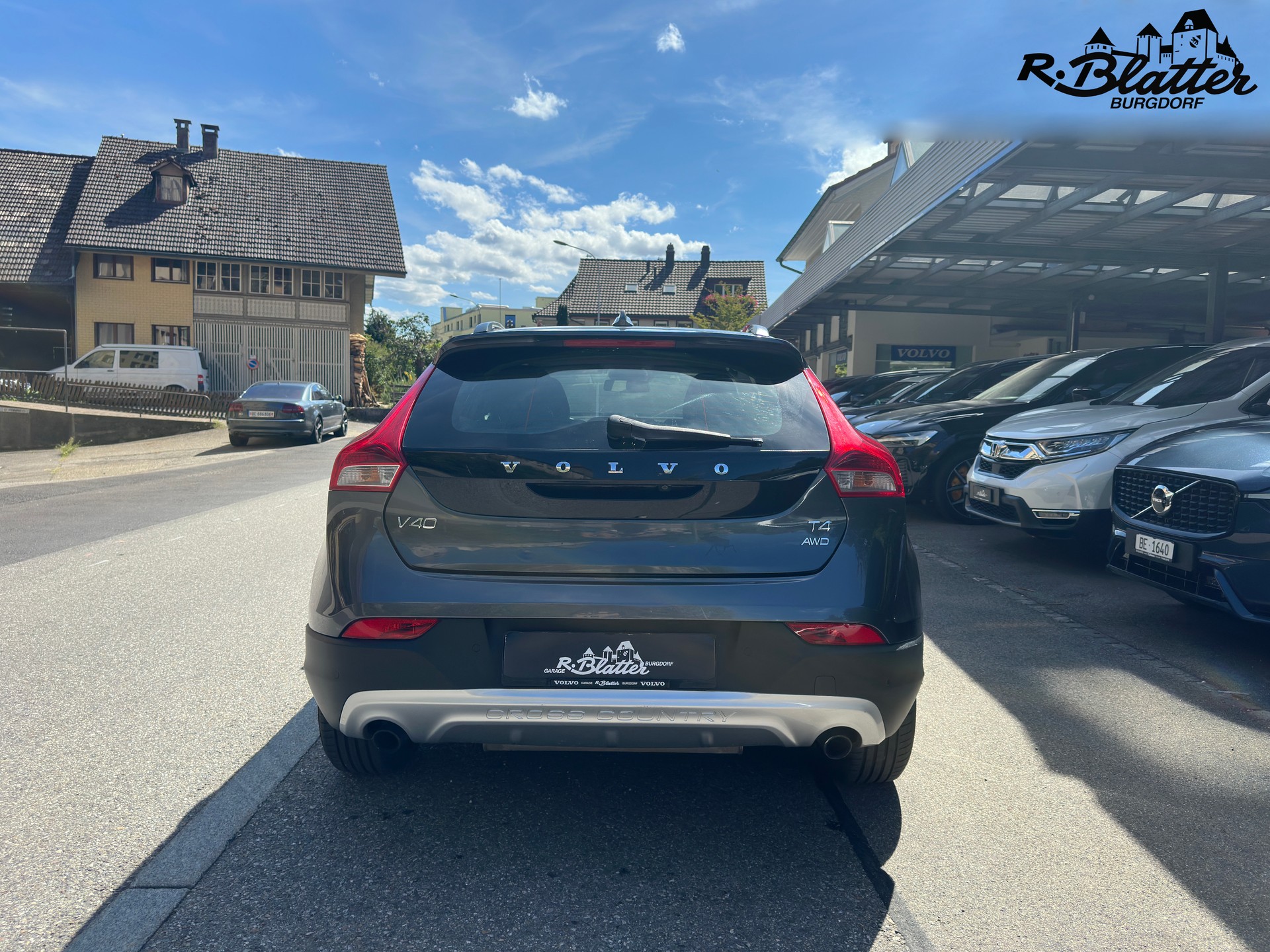 VOLVO V40 Cross Country T4 2.0 AWD Momentum Geartronic-image-4