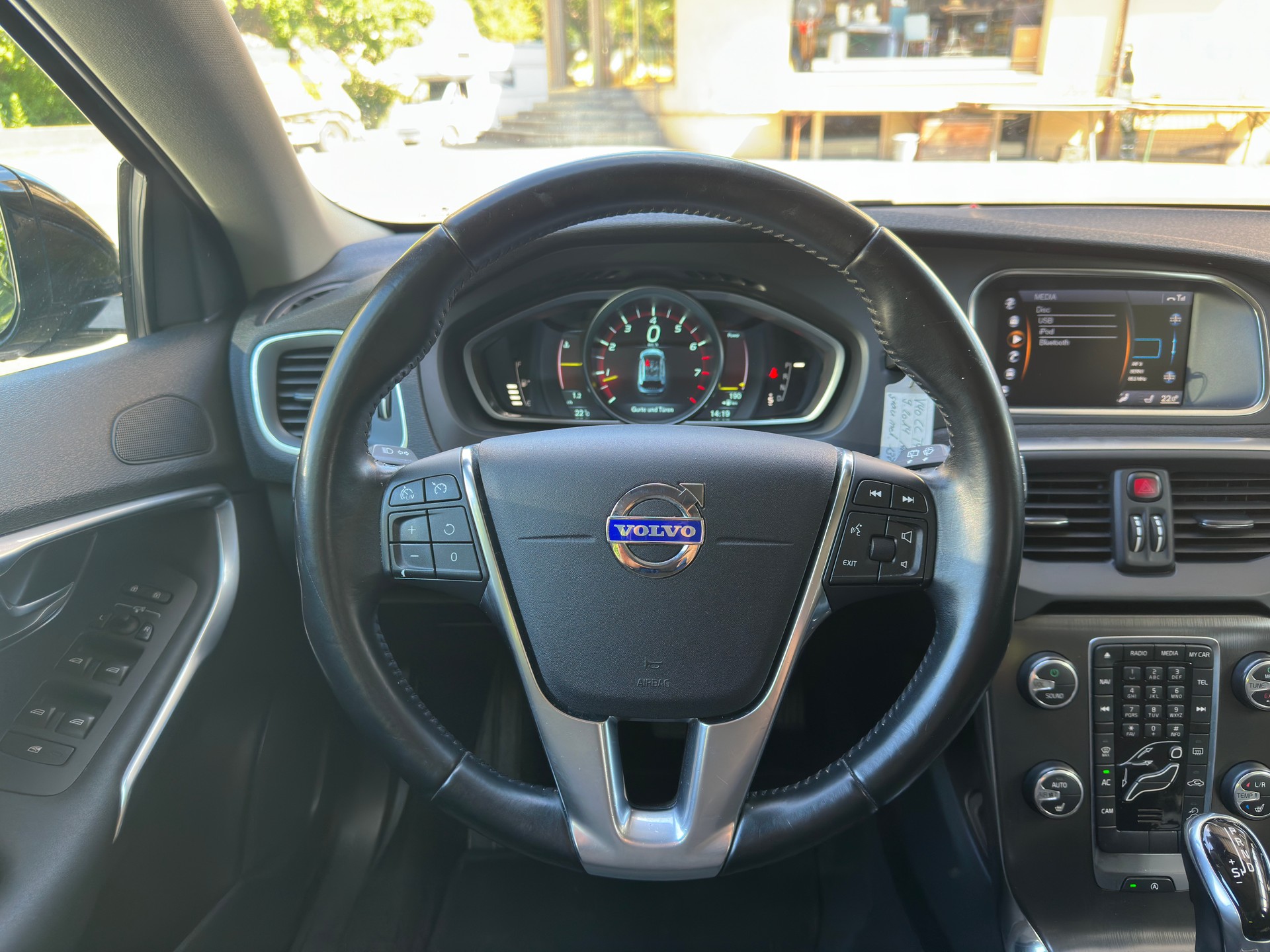 VOLVO V40 Cross Country T4 2.0 AWD Momentum Geartronic-image-5