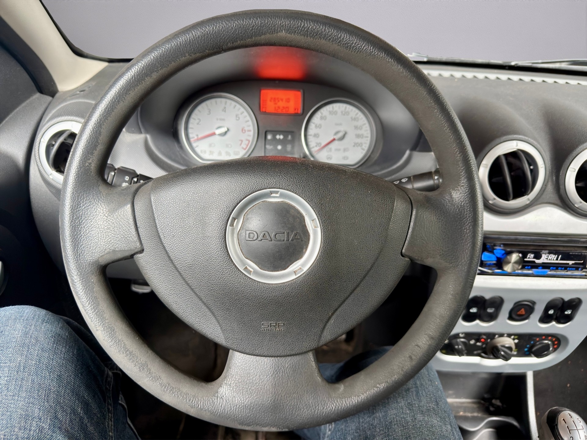 DACIA Sandero 1.6 Lauréate mit Klimaanlage-image-14