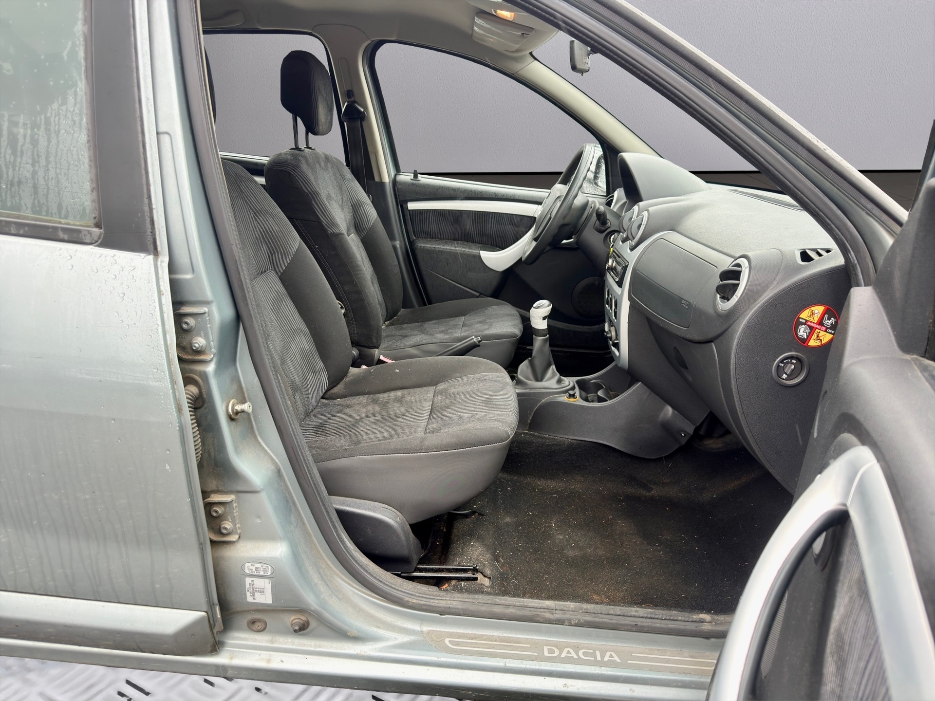 DACIA Sandero 1.6 Lauréate mit Klimaanlage-image-10