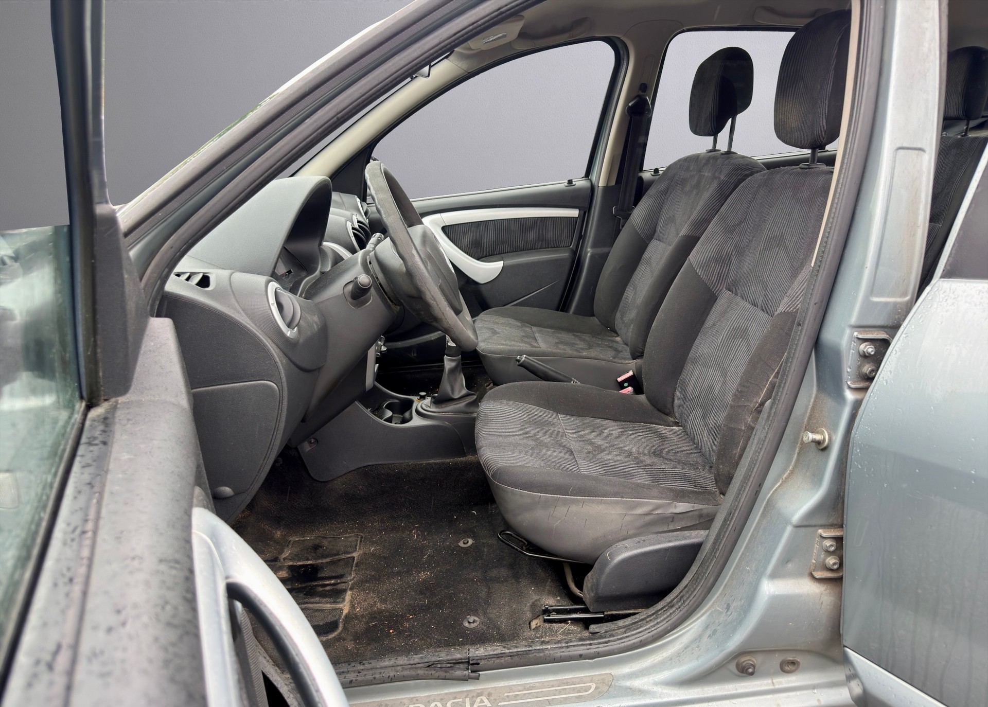 DACIA Sandero 1.6 Lauréate mit Klimaanlage-image-9