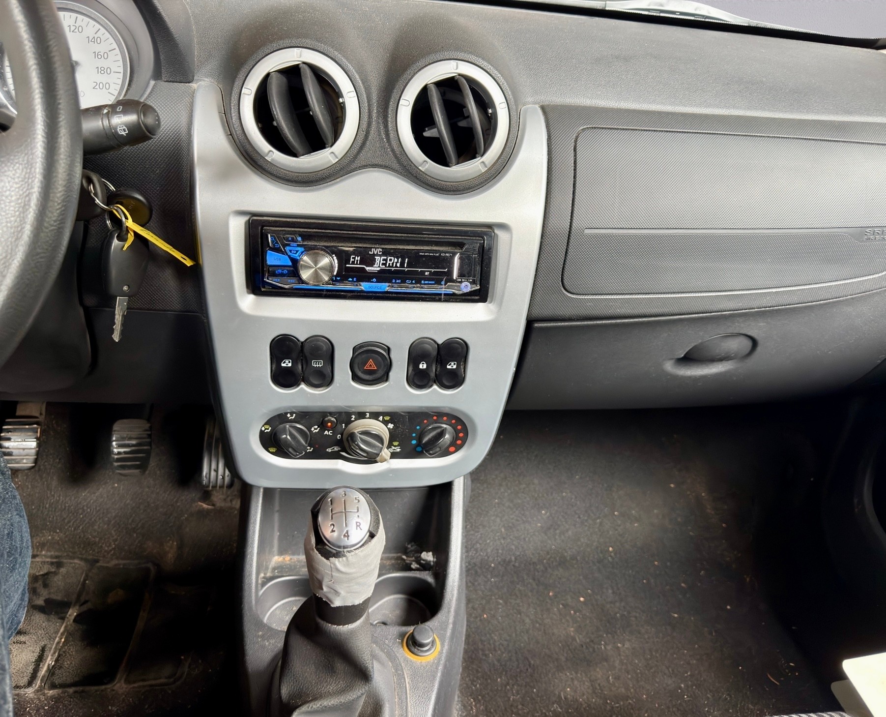 DACIA Sandero 1.6 Lauréate mit Klimaanlage-image-15