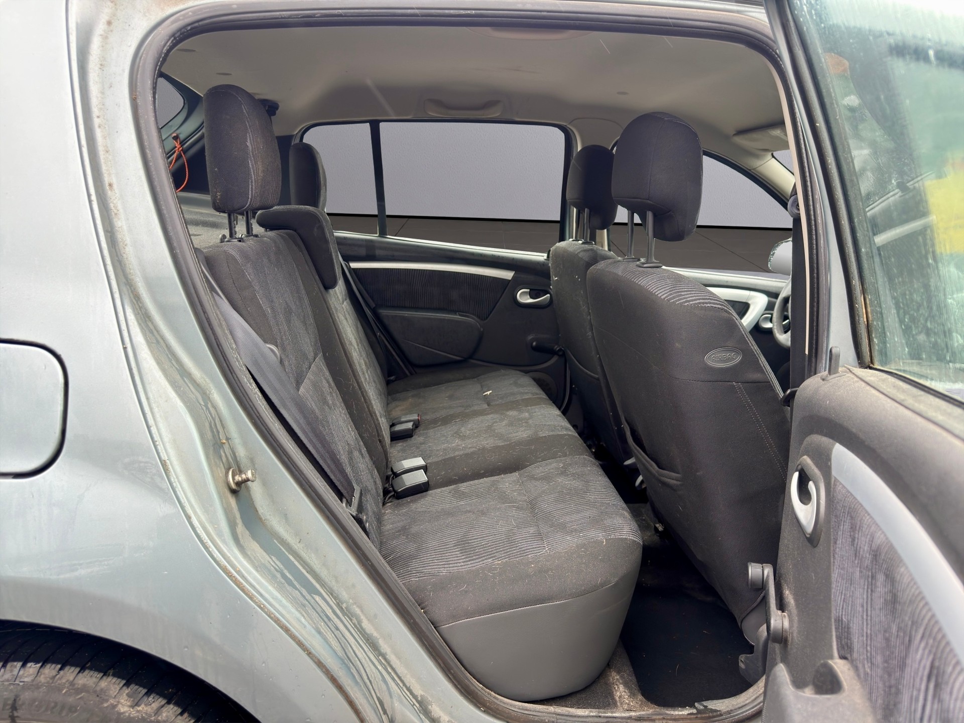 DACIA Sandero 1.6 Lauréate mit Klimaanlage-image-12
