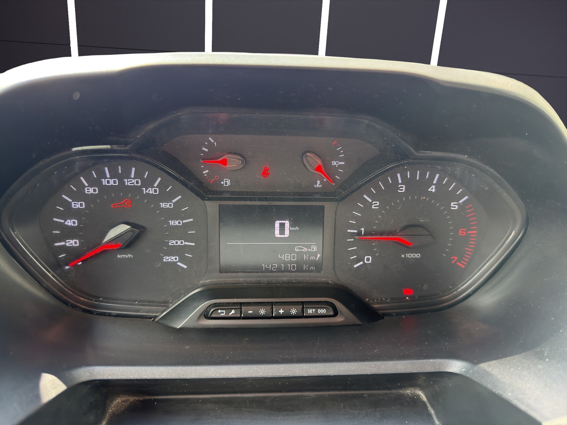 PEUGEOT Partner 1.2 Pro 650 kg Standard-image-8