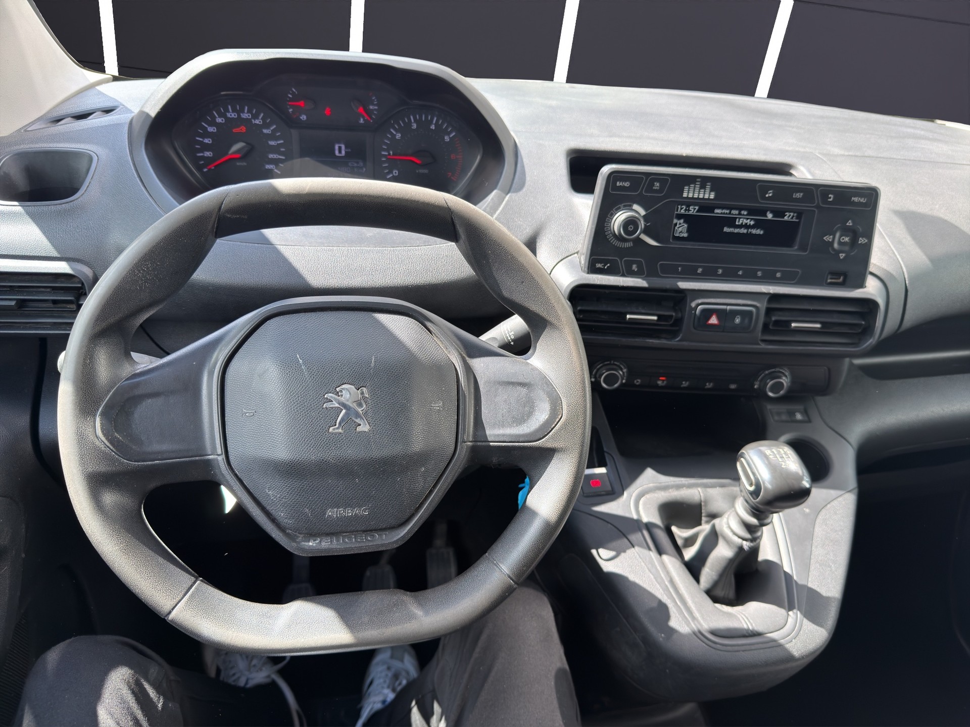 PEUGEOT Partner 1.2 Pro 650 kg Standard-image-7