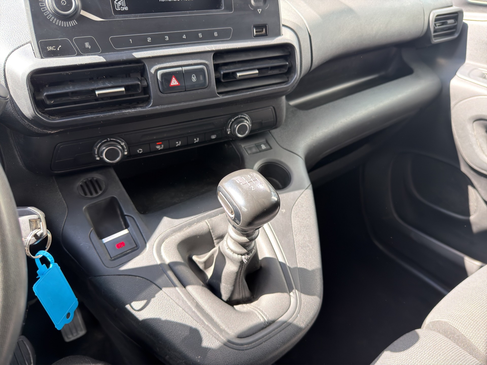 PEUGEOT Partner 1.2 Pro 650 kg Standard-image-10