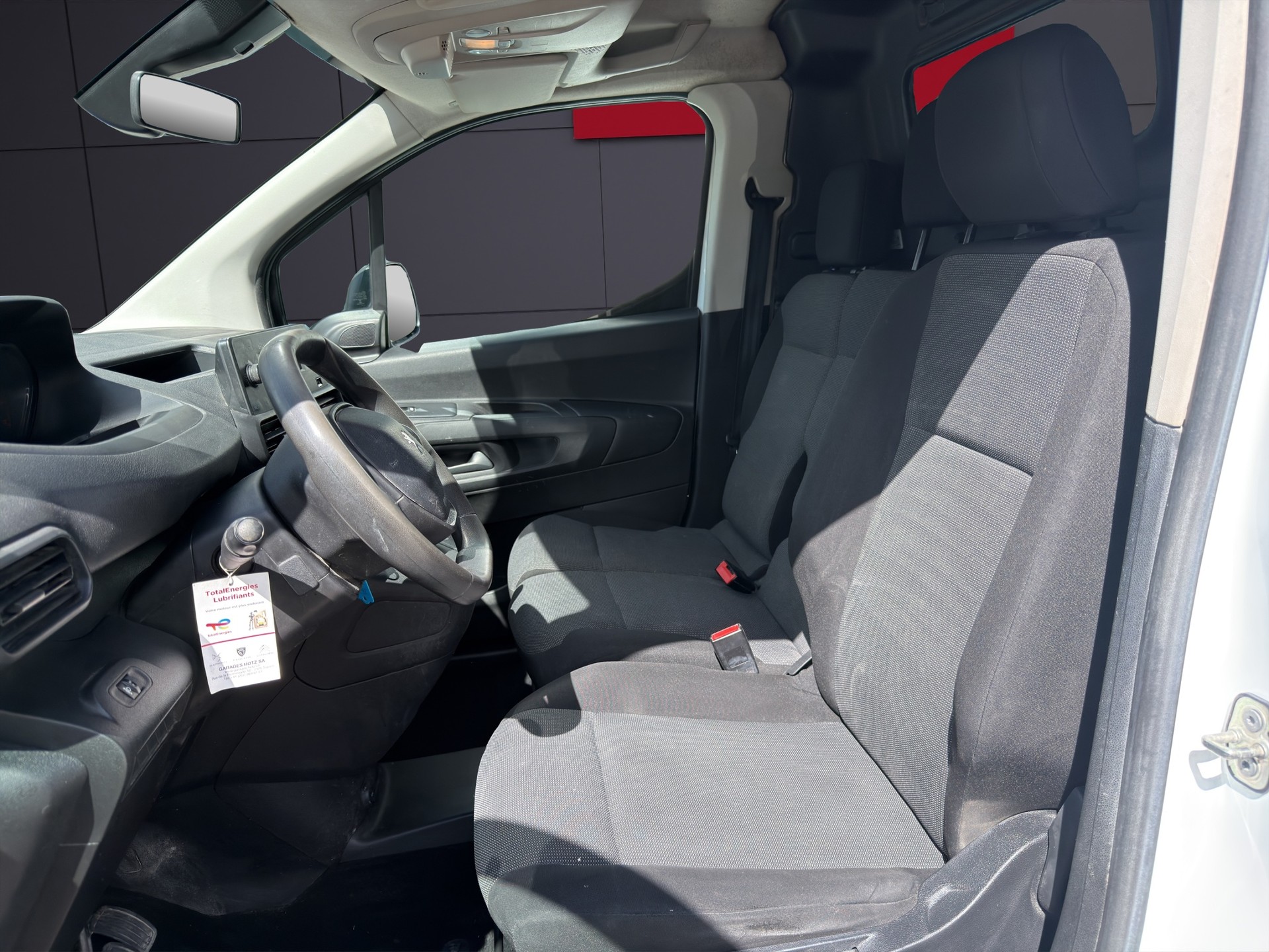 PEUGEOT Partner 1.2 Pro 650 kg Standard-image-5
