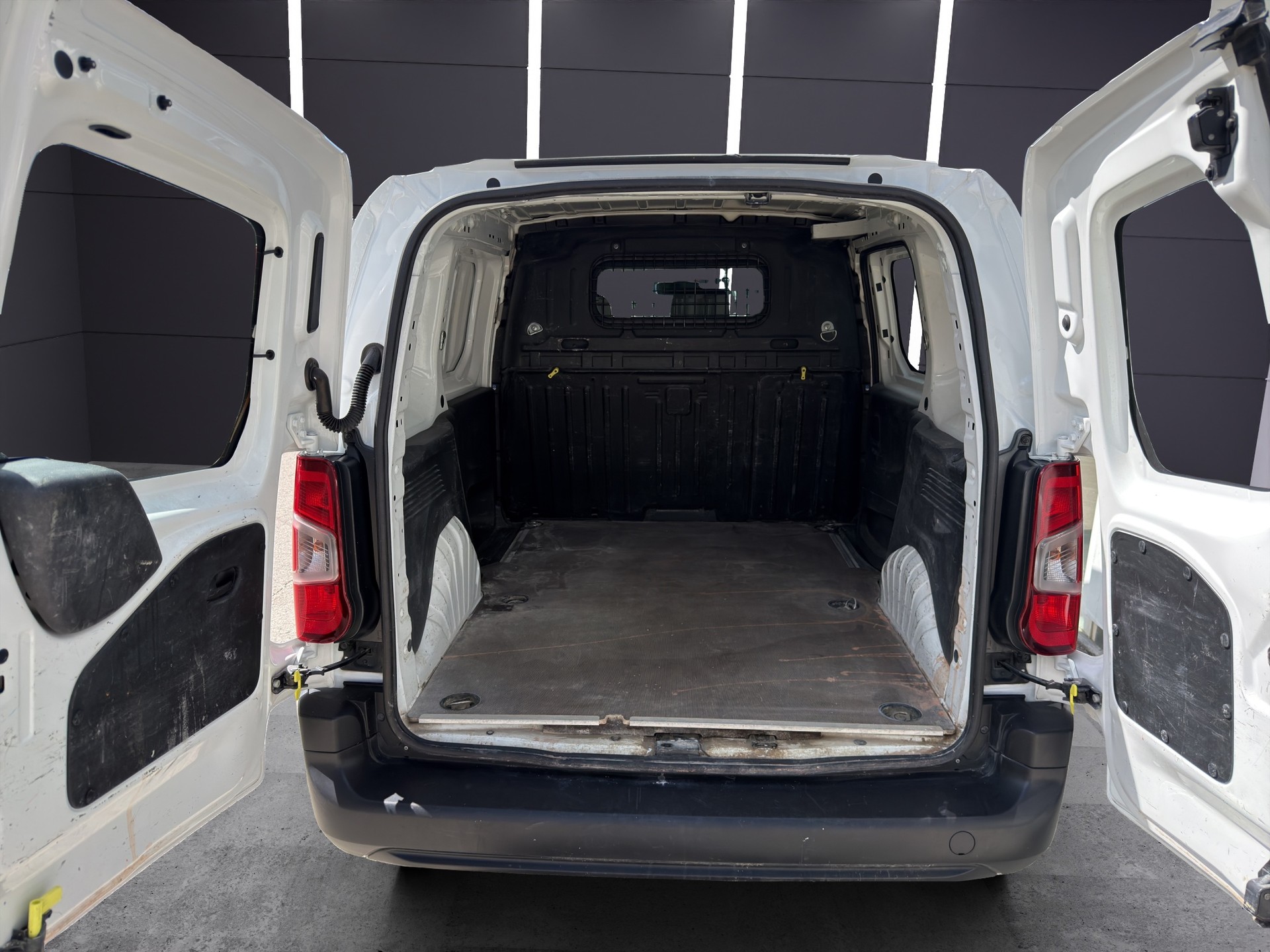 PEUGEOT Partner 1.2 Pro 650 kg Standard-image-6